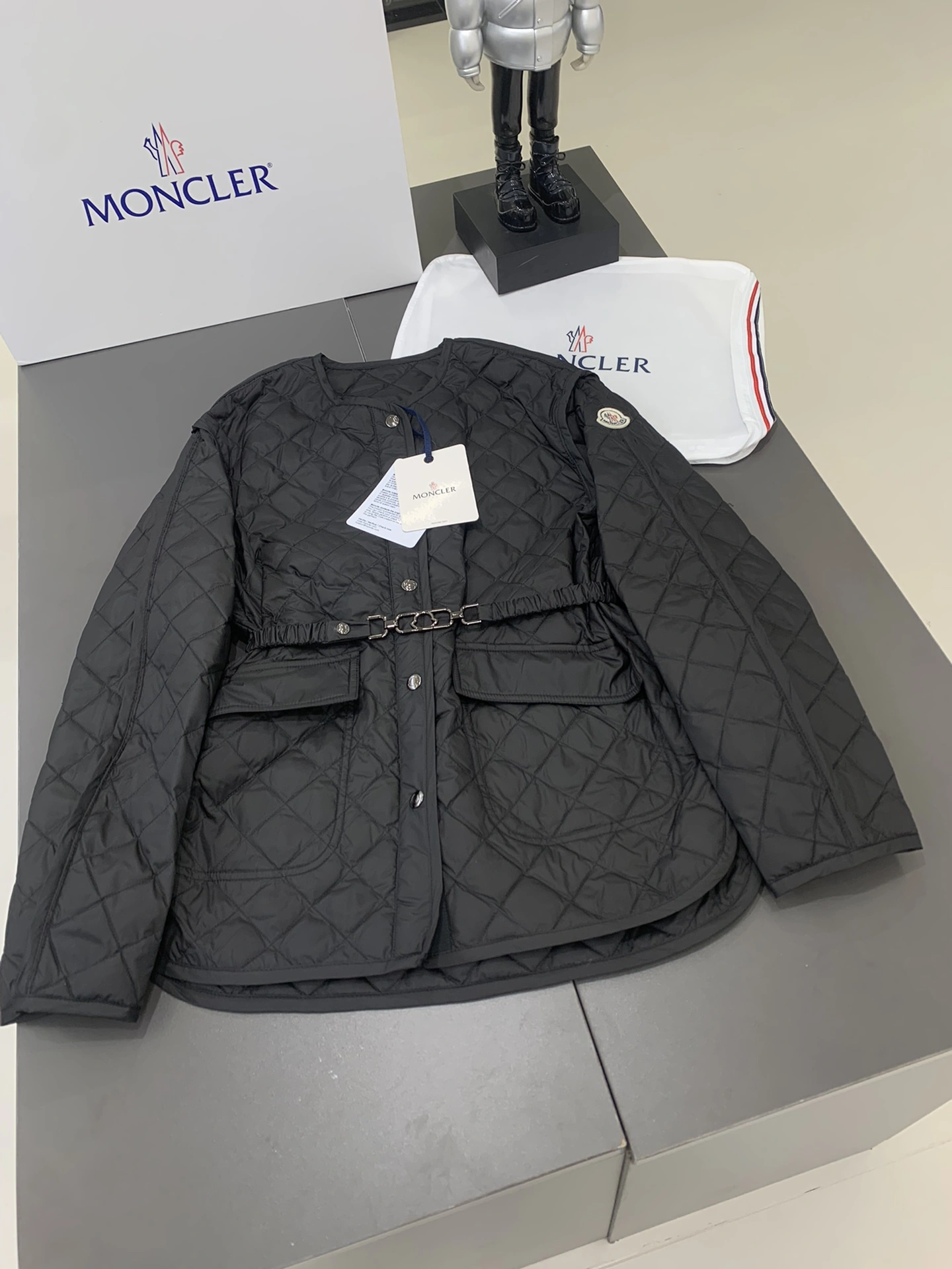 Moncler Down Jackets Trendsetting 146685
