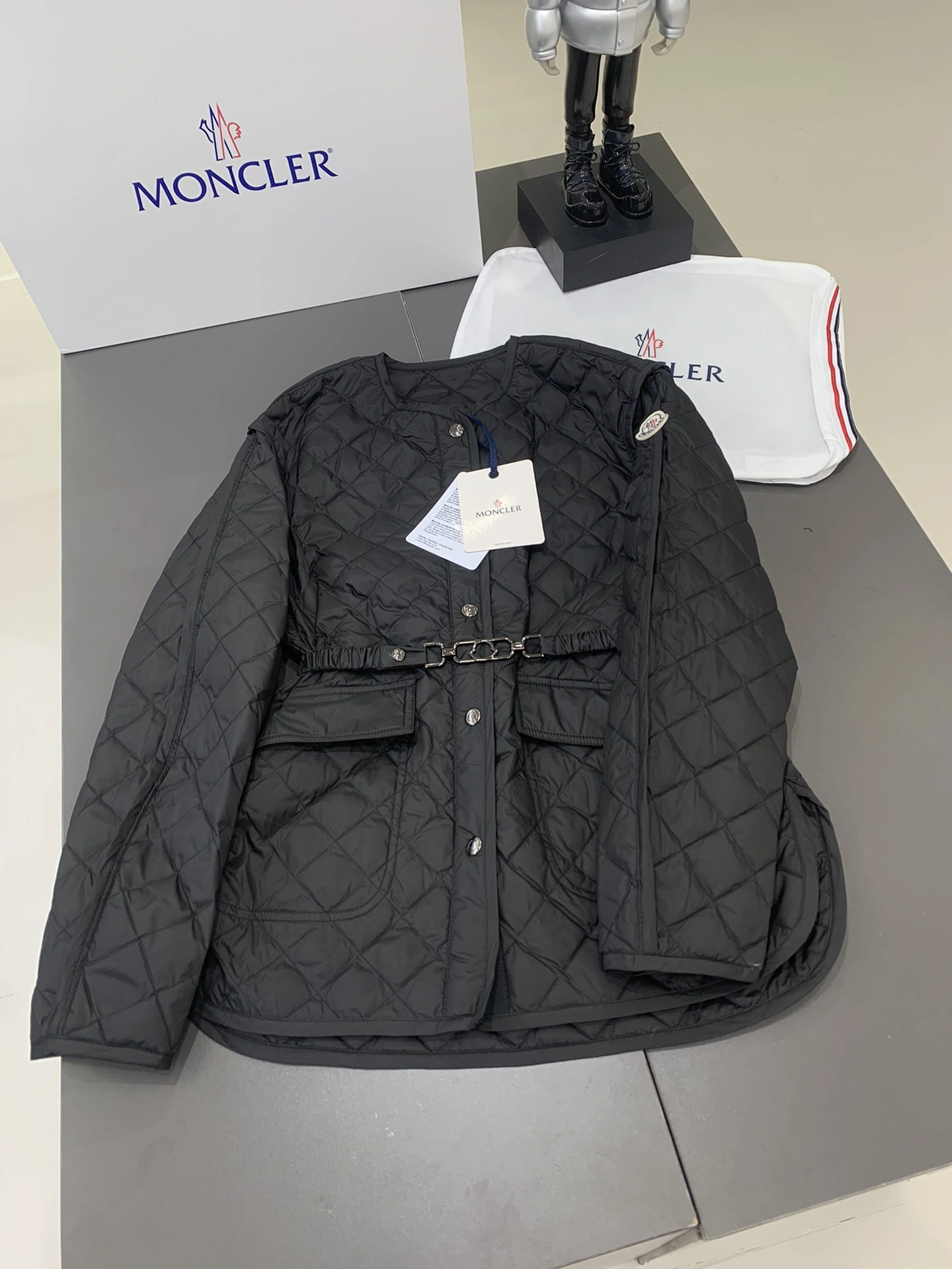 Moncler Down Jackets Trendsetting 146685