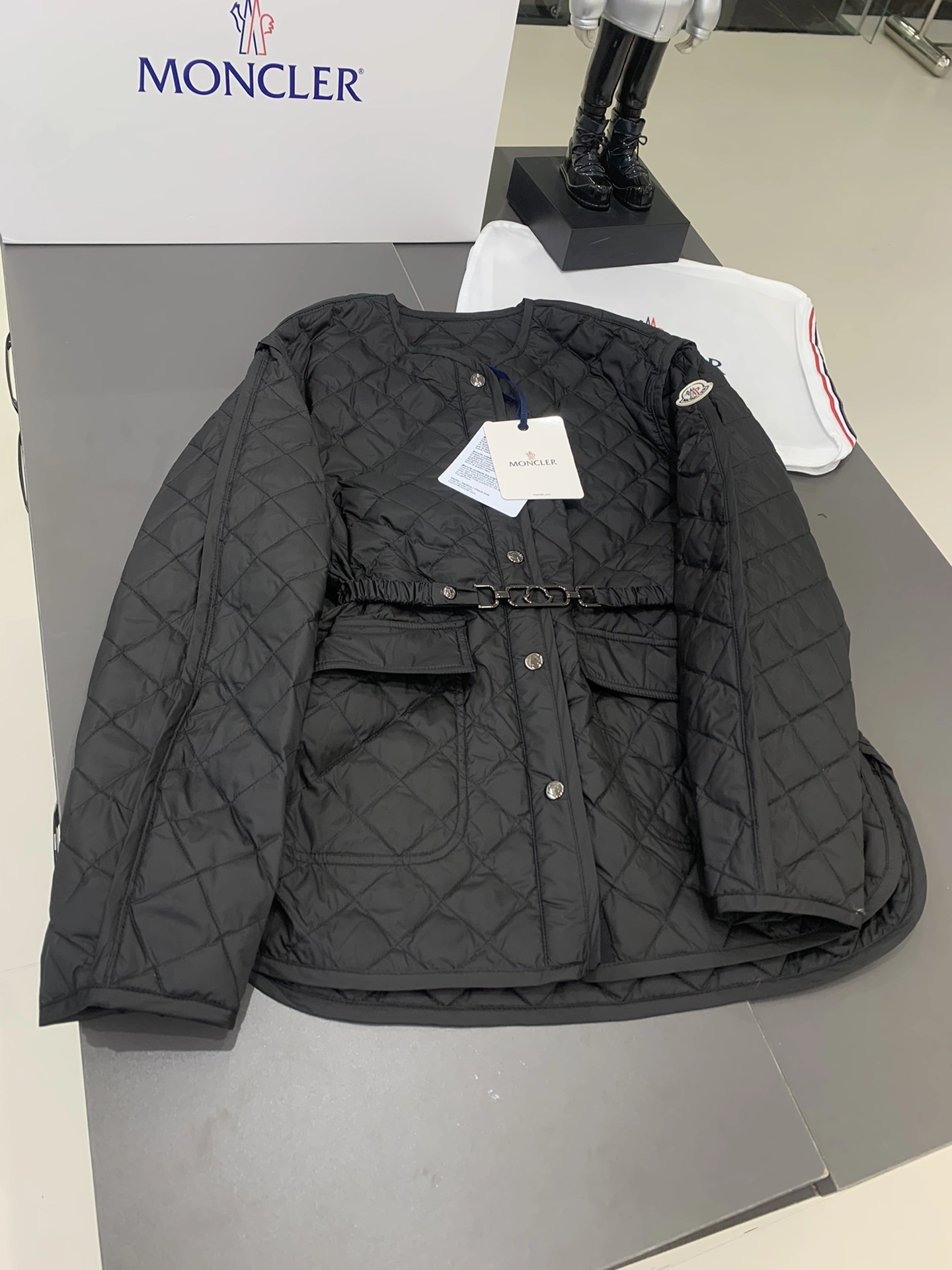 Moncler Down Jackets Trendsetting 146685