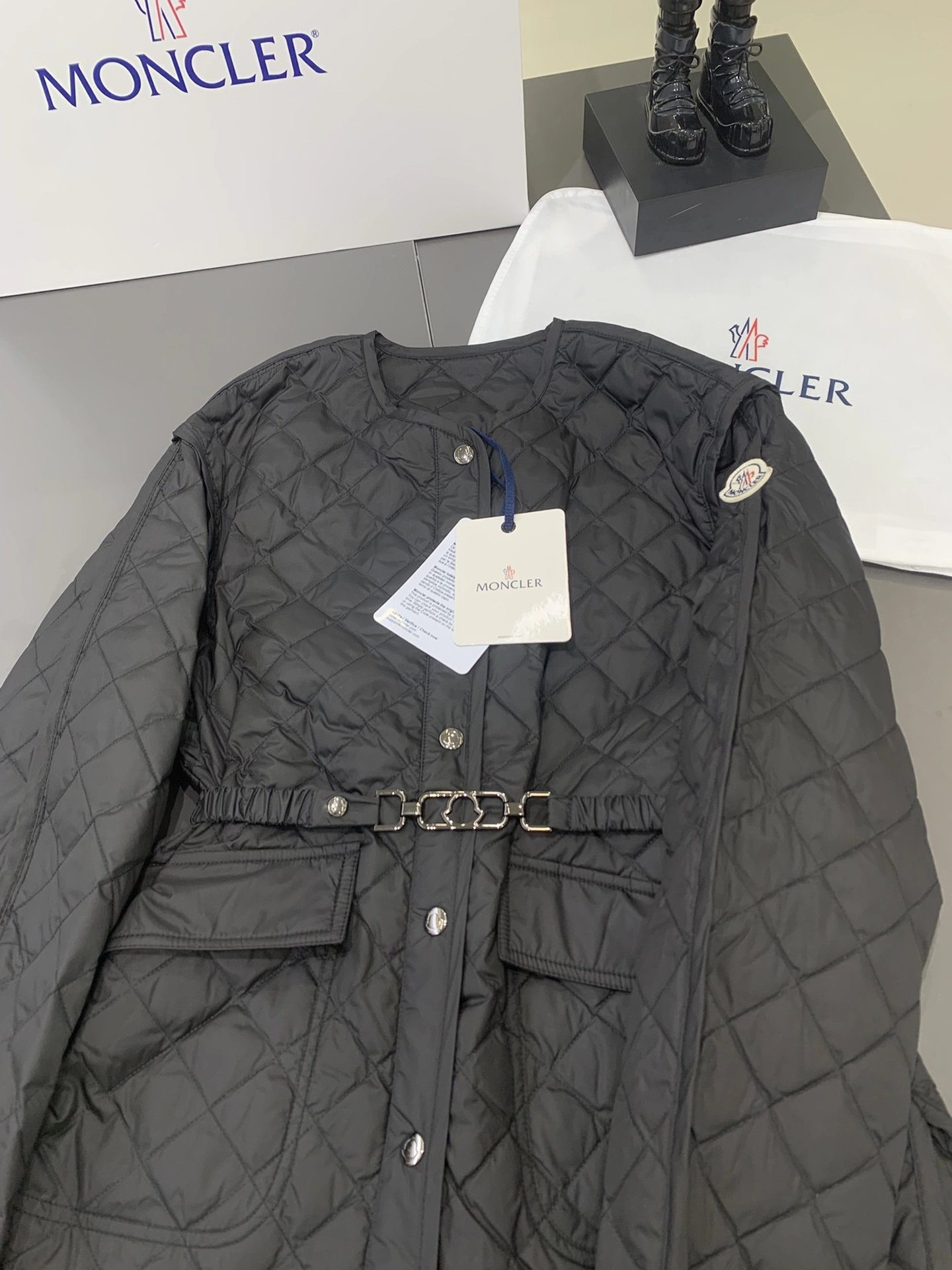 Moncler Down Jackets Trendsetting 146685