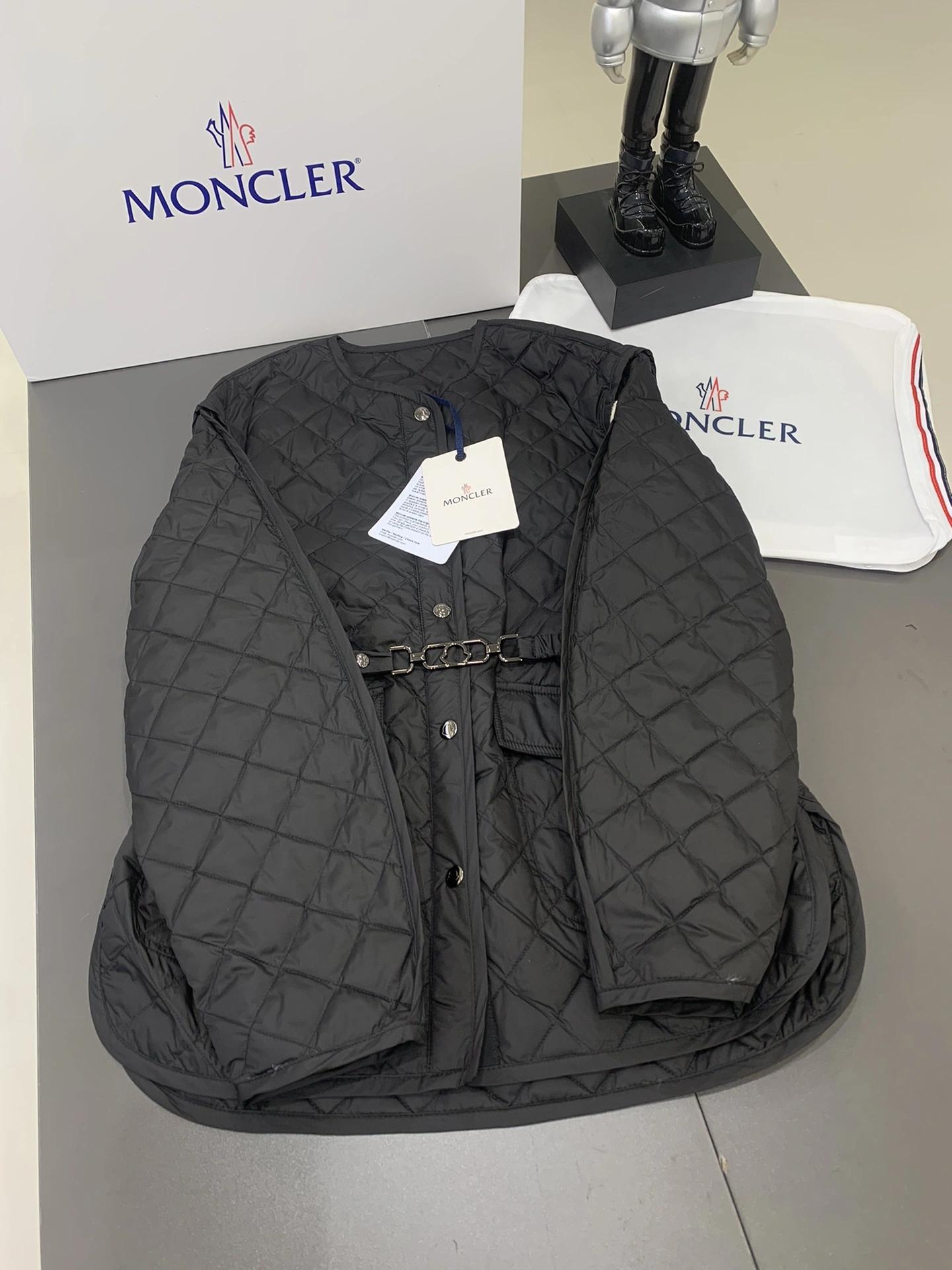 Moncler Down Jackets Trendsetting 146685