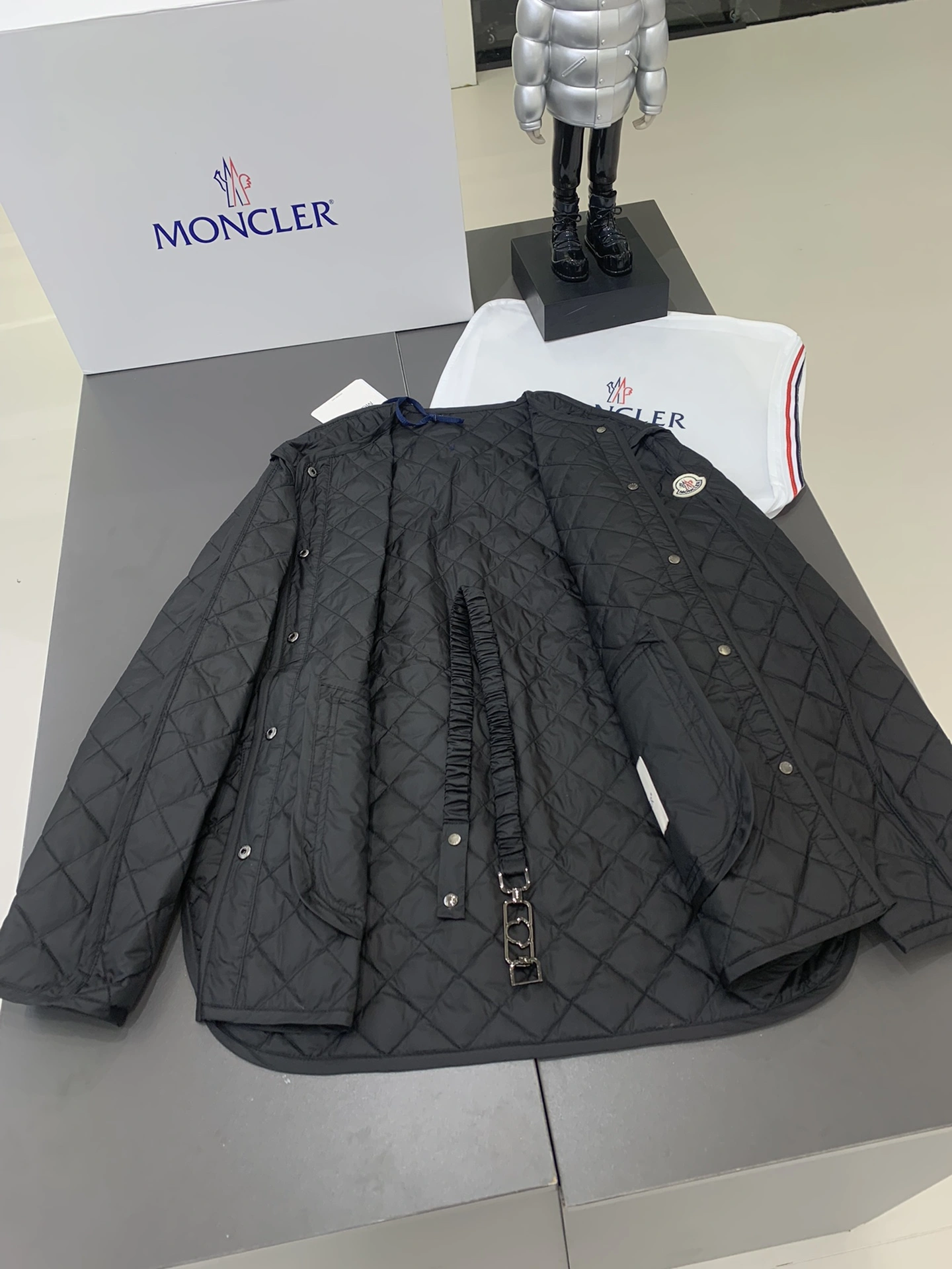 Moncler Down Jackets Trendsetting 146685