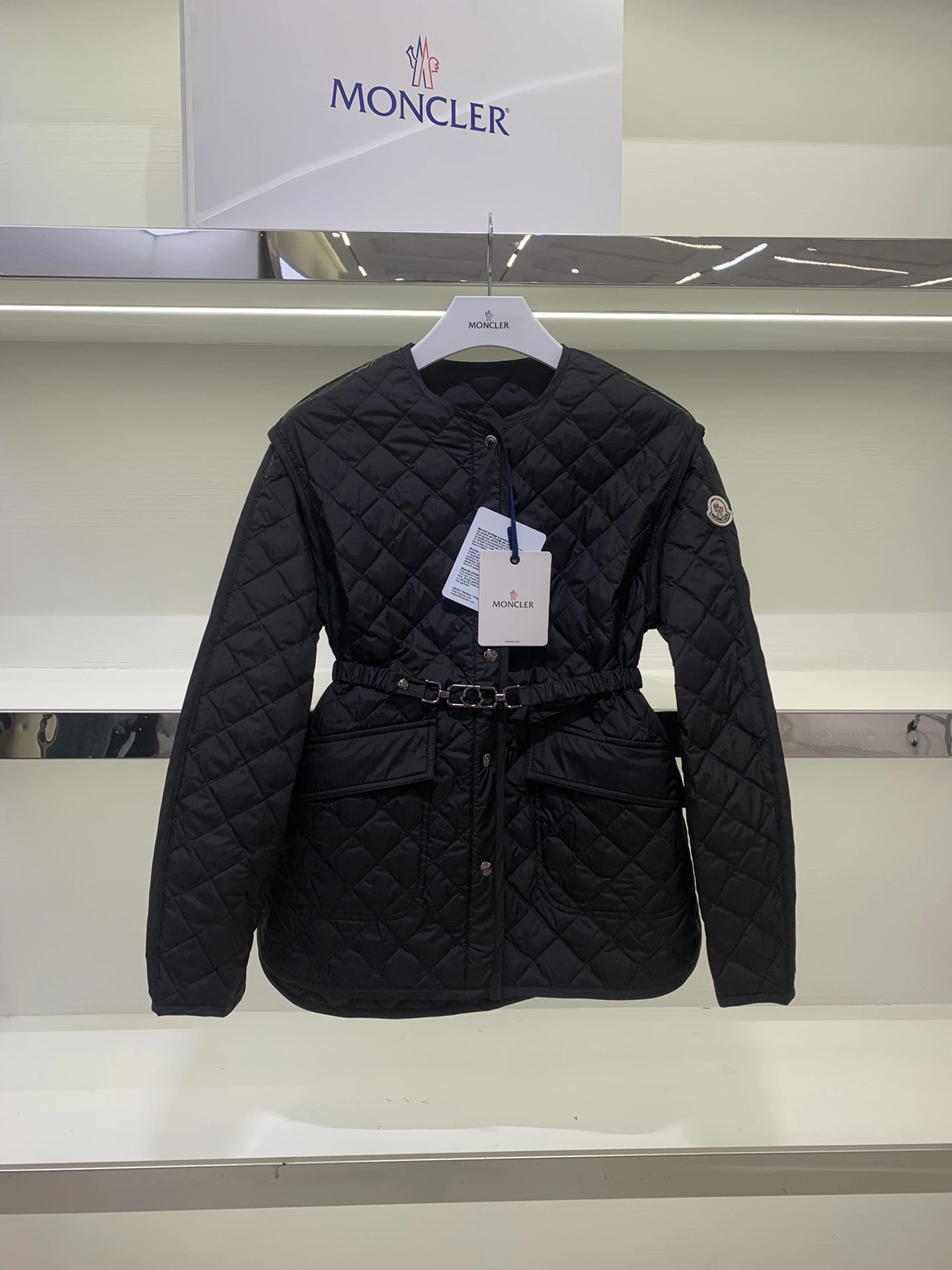 Moncler Down Jackets Trendsetting 146685