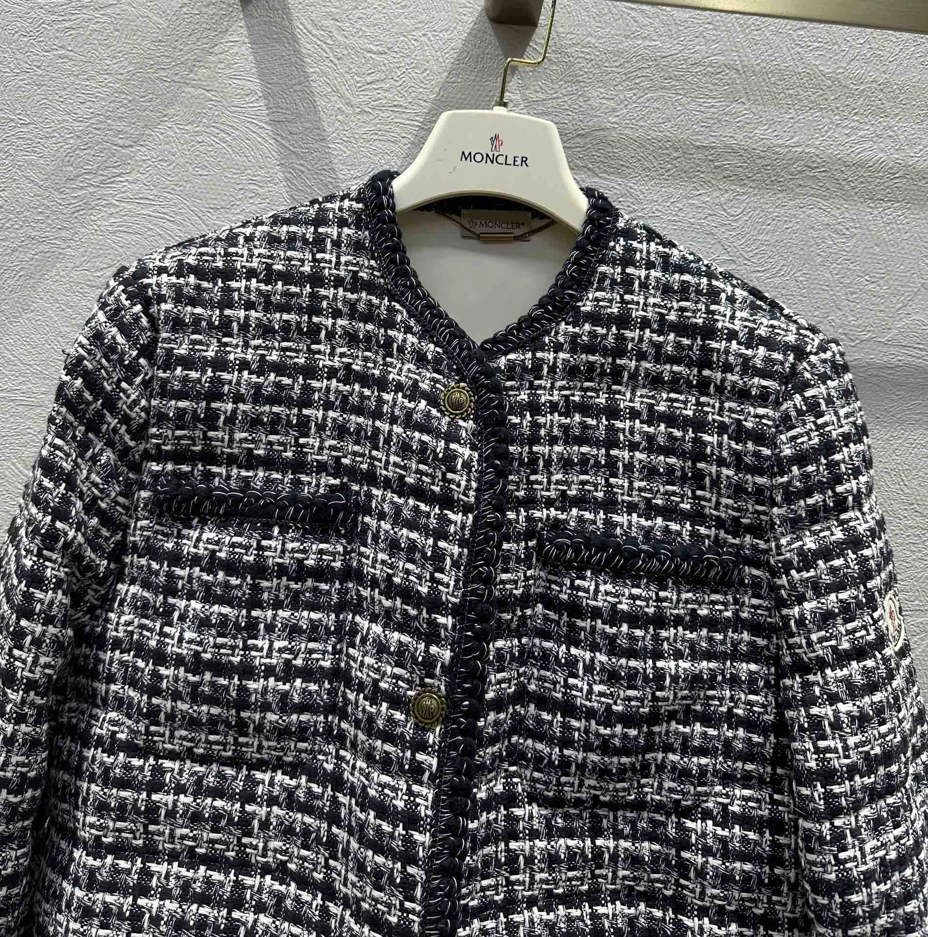 Compact Moncler Down Jackets 146670
