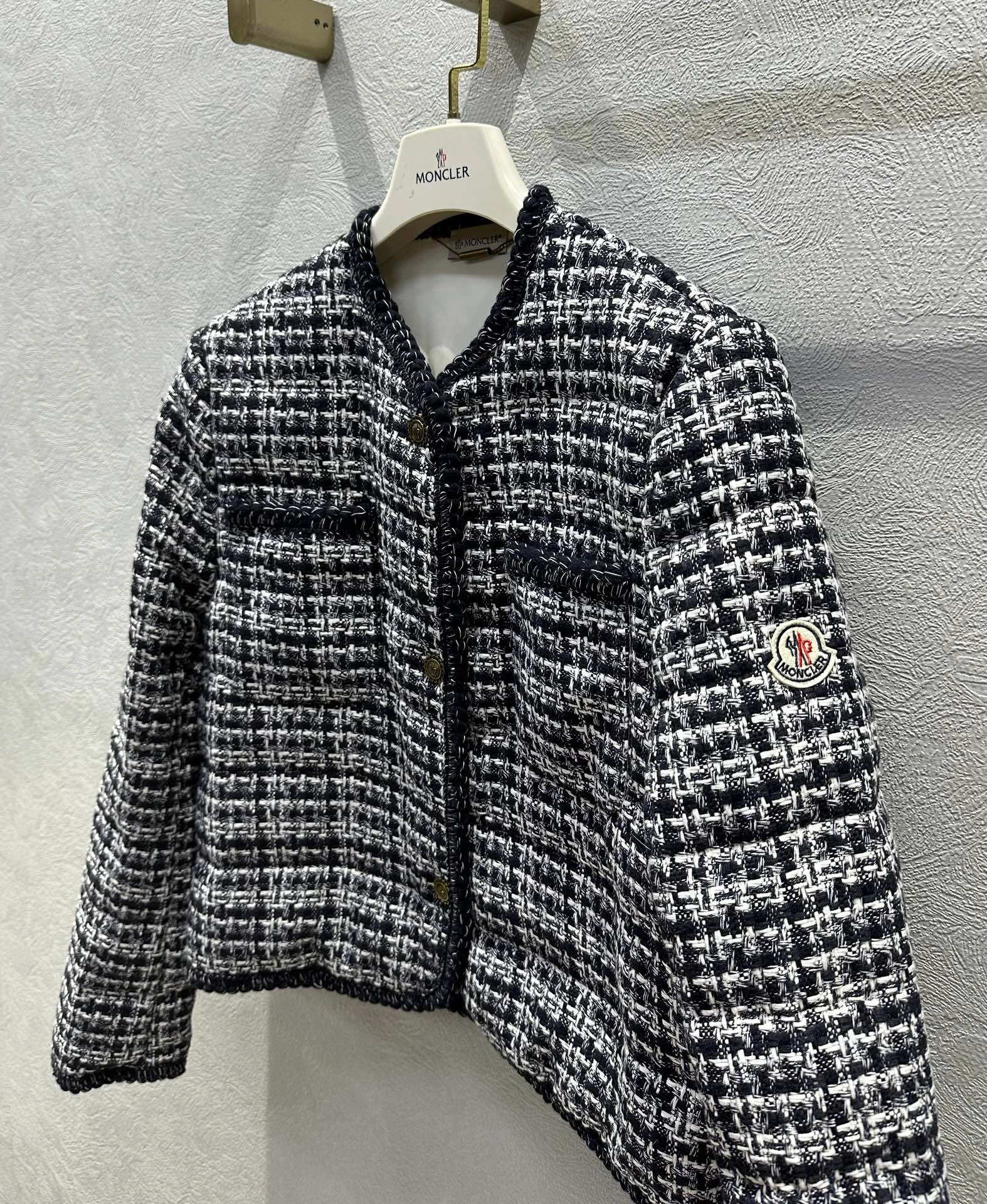 Compact Moncler Down Jackets 146670