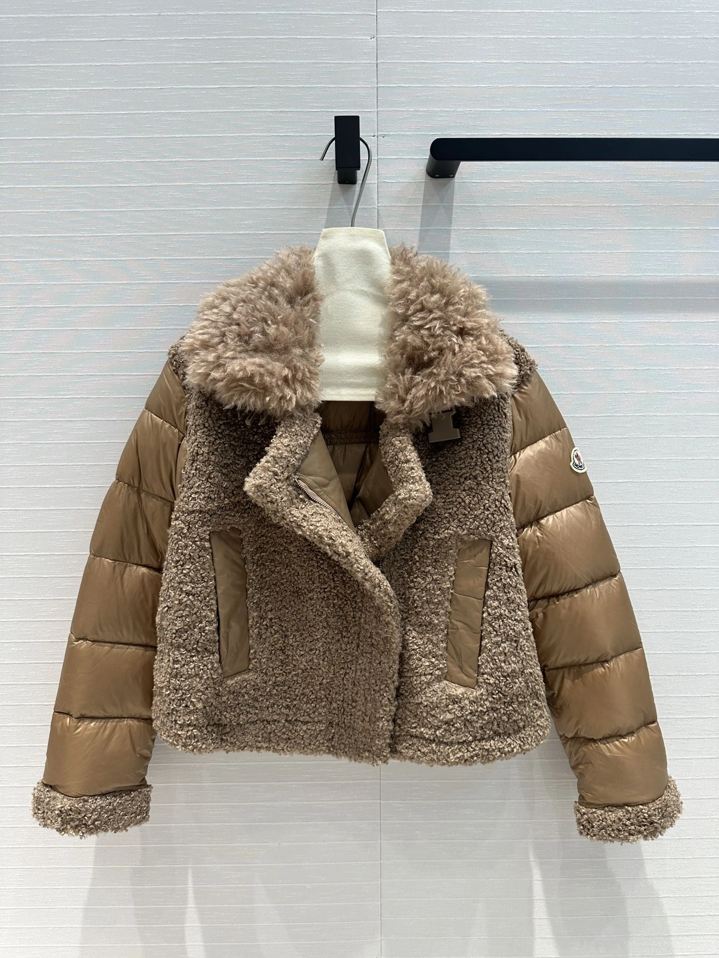 Moncler Down Jackets Classic 146661