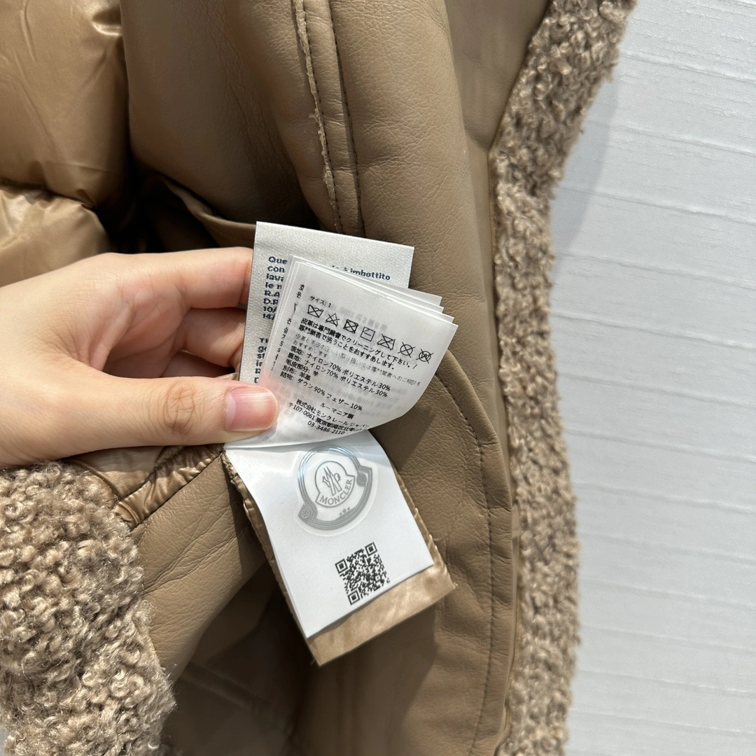 Moncler Down Jackets Classic 146661