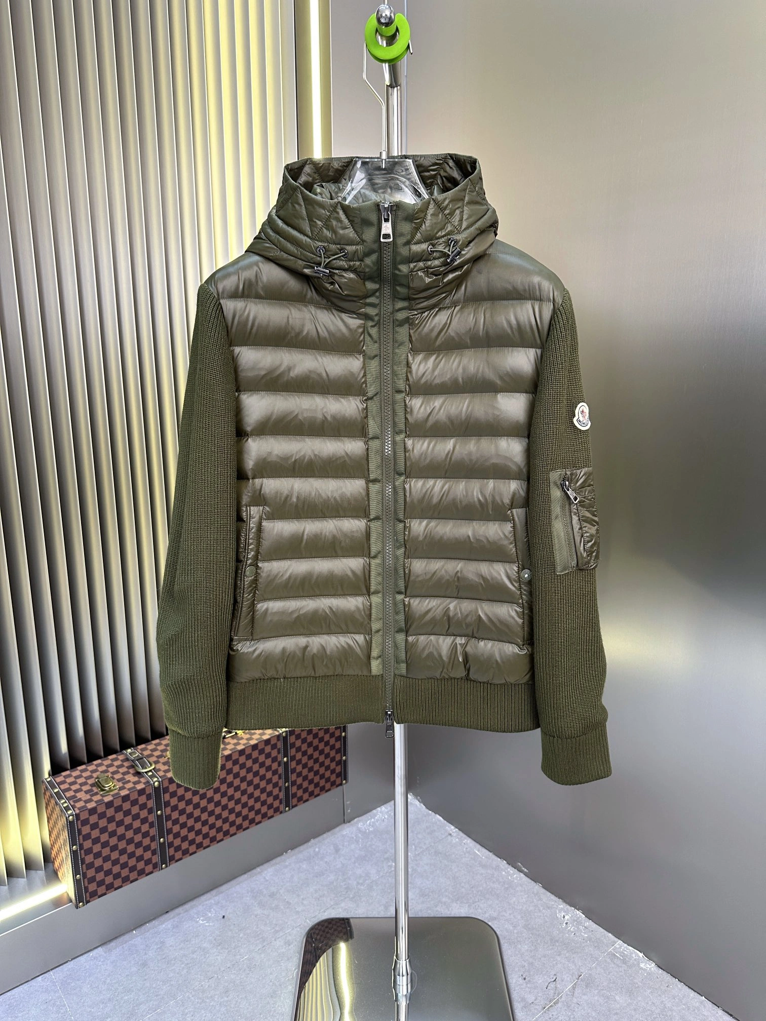 Moncler Down Jackets FreshLook 146681