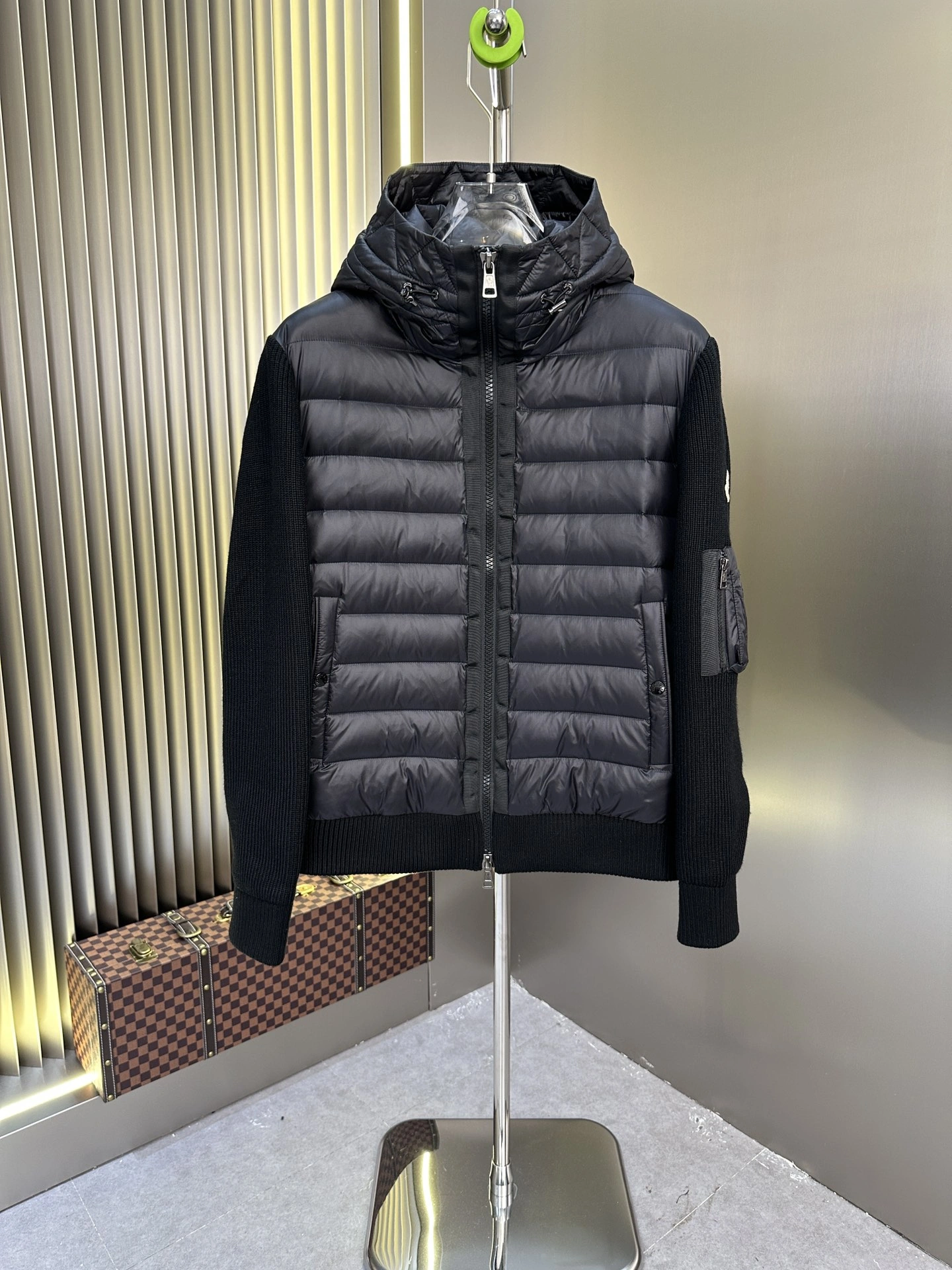 Moncler Down Jackets FreshLook 146681