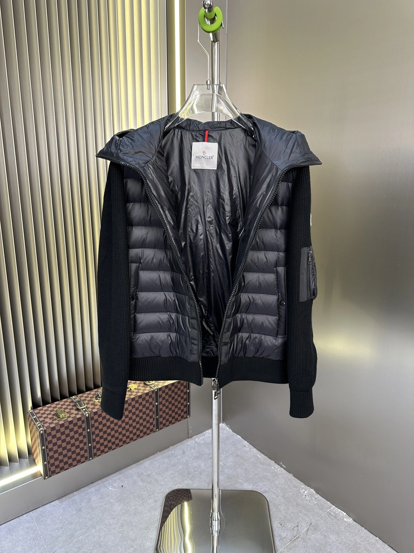 Moncler Down Jackets FreshLook 146681