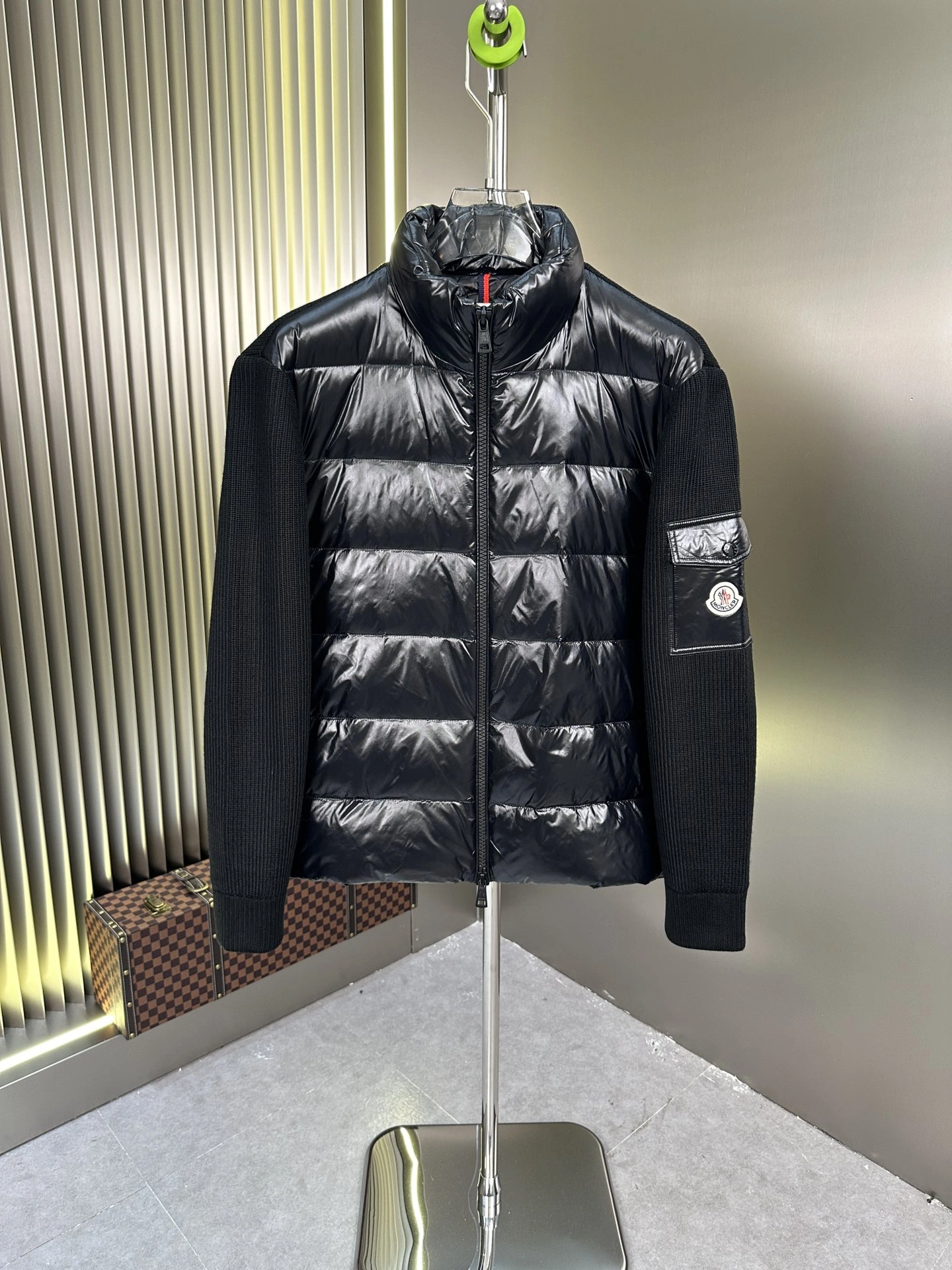 Moncler Down Jackets Bold 146663