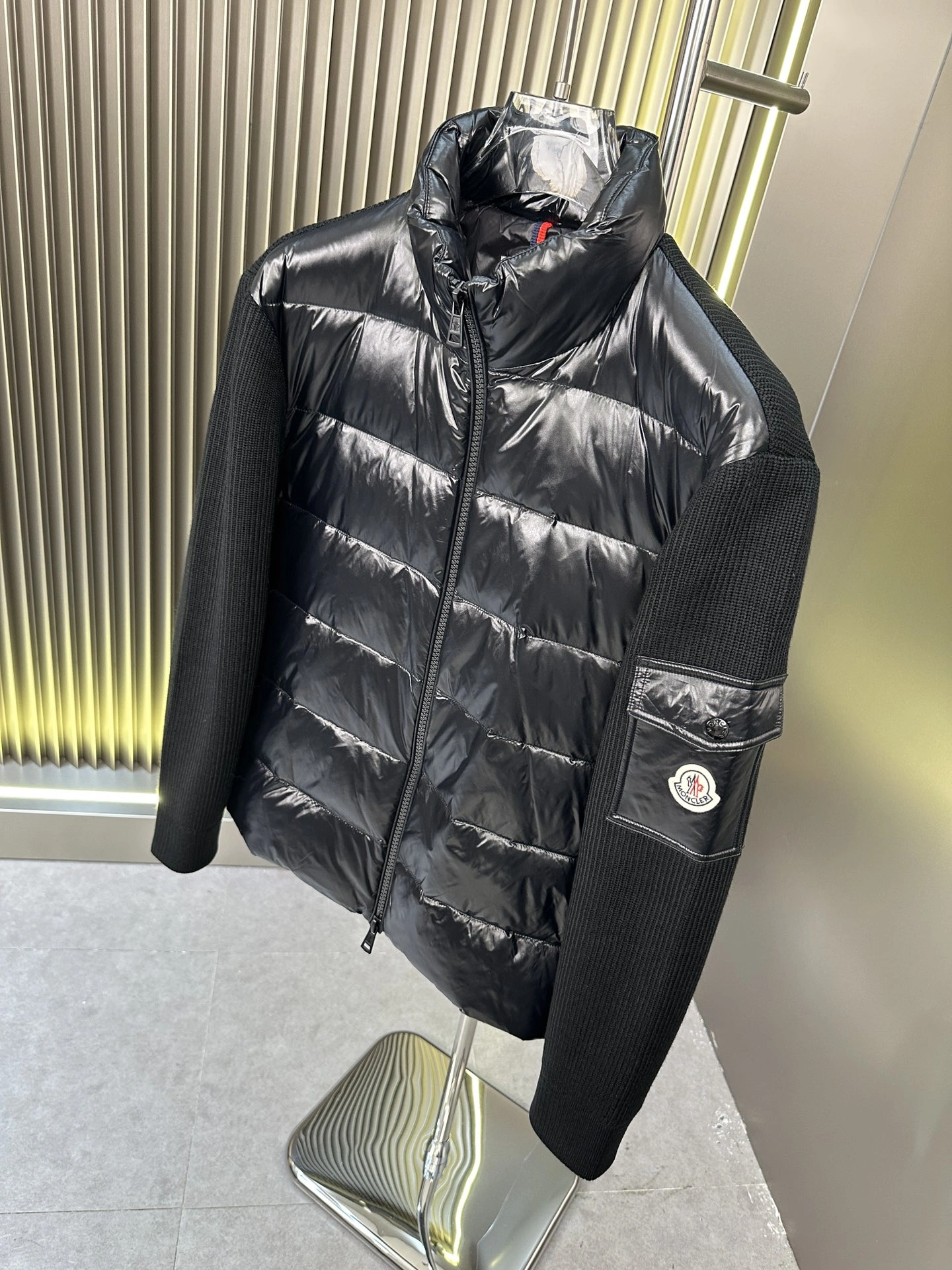 Moncler Down Jackets Bold 146663