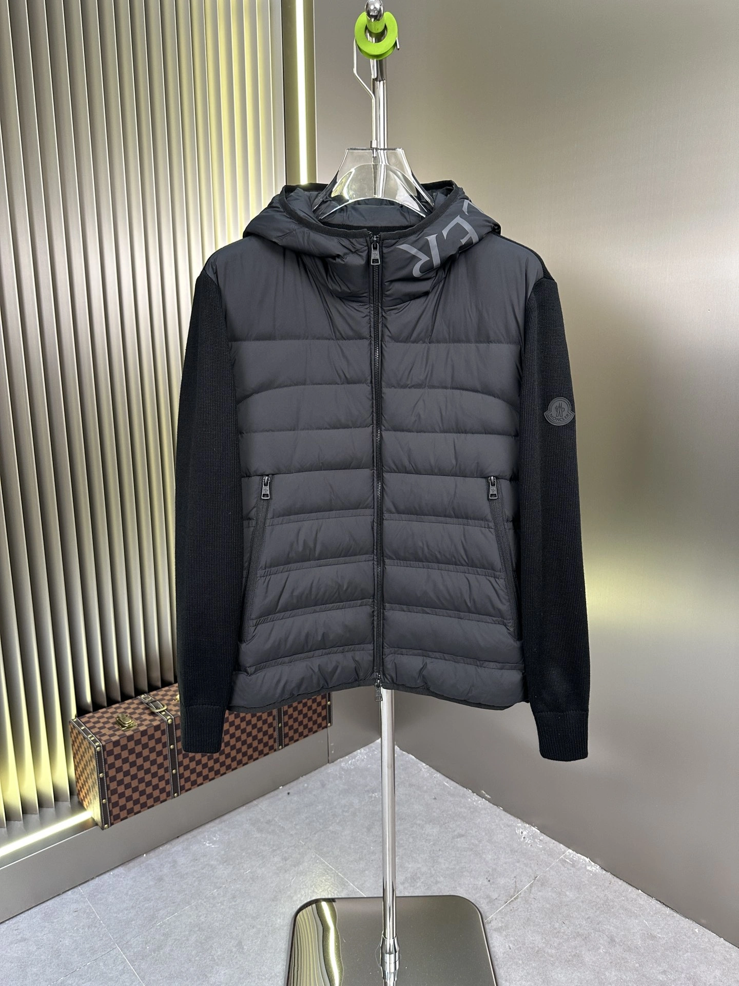 Comfortable Moncler Down Jackets 146672