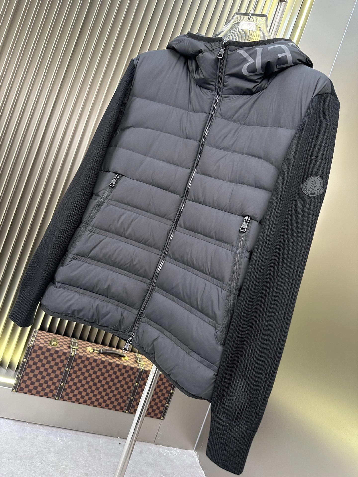 Comfortable Moncler Down Jackets 146672