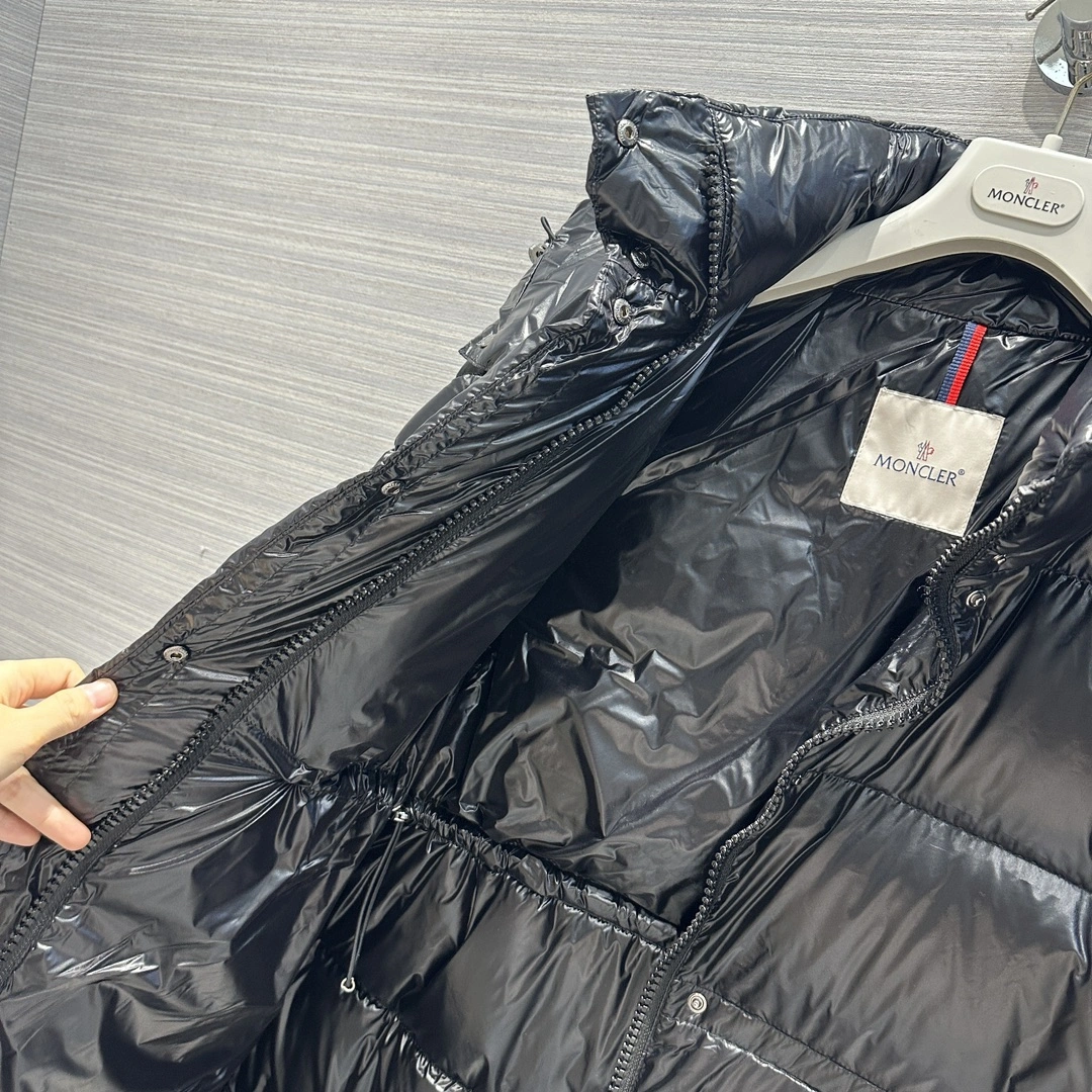 Moncler Down Jackets Durable 146653