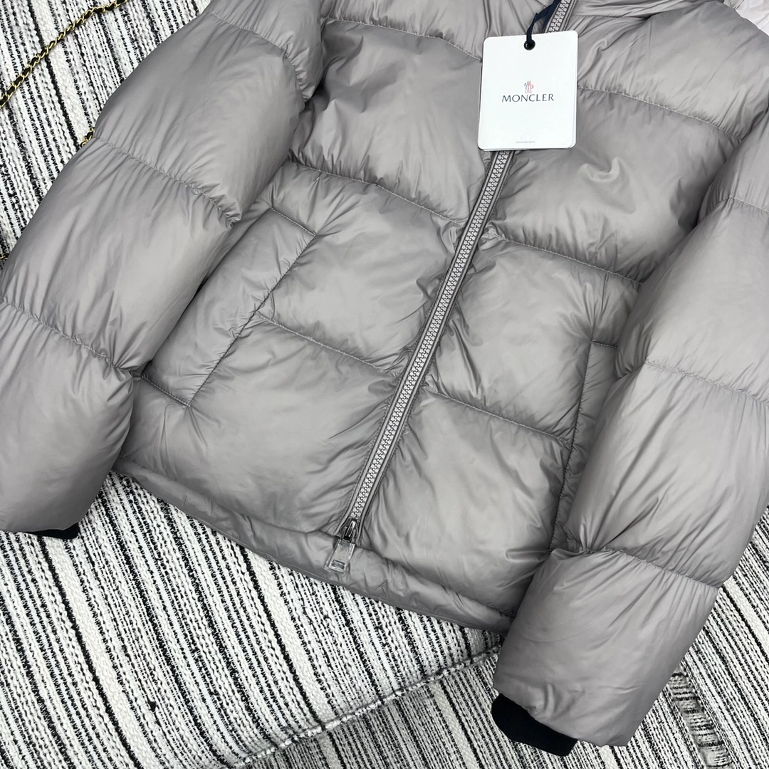 Moncler Down Jackets Original 146651