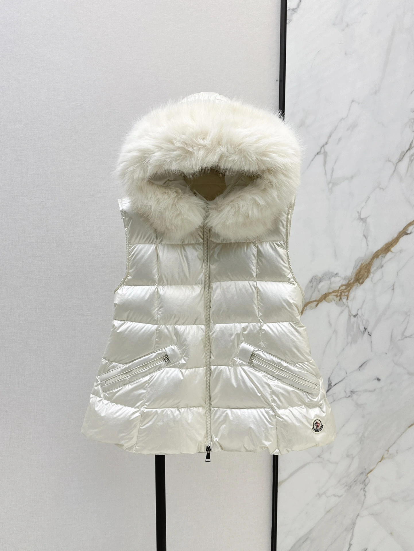 Seasonal Moncler Down Jackets 146649