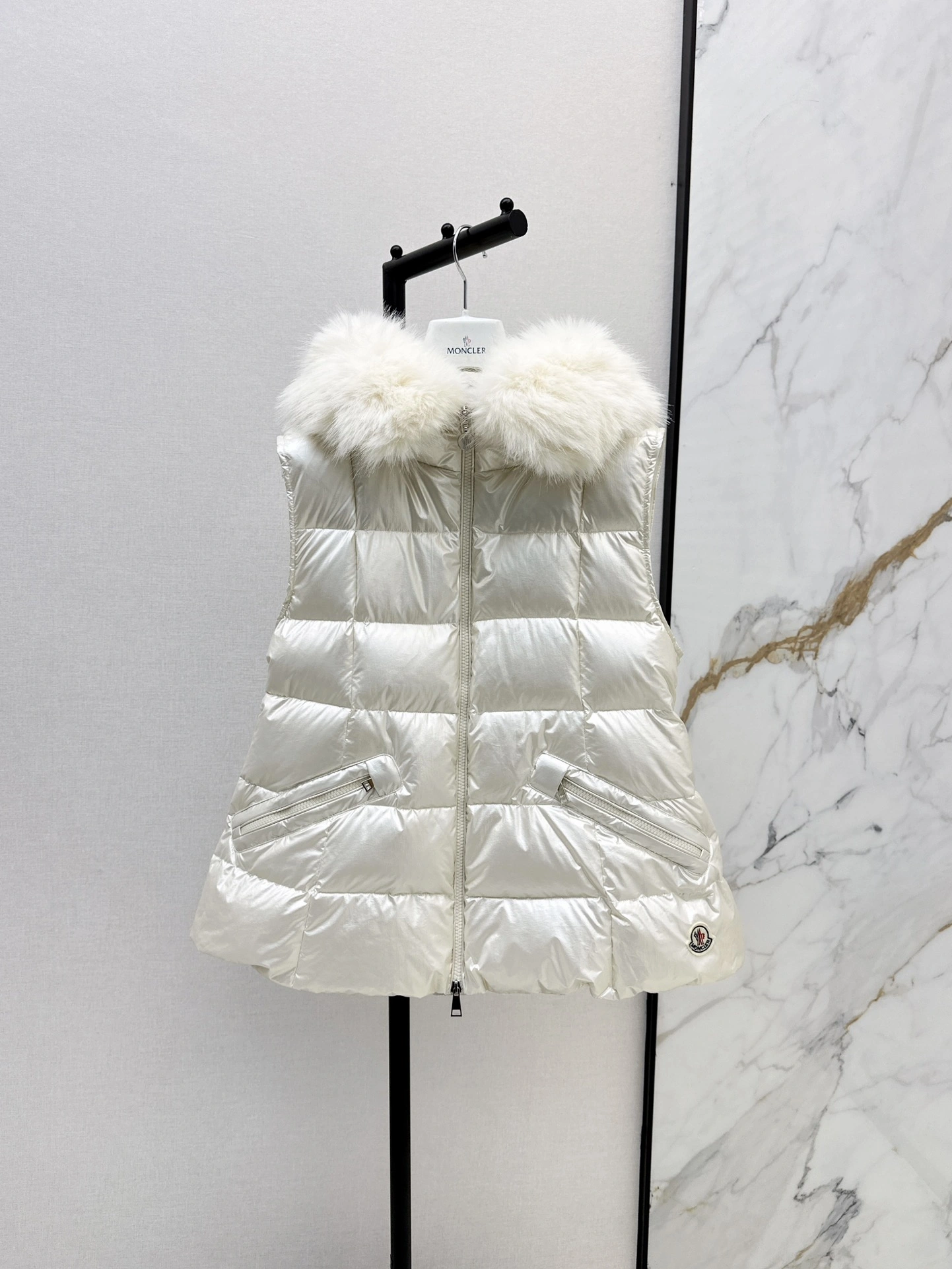 Seasonal Moncler Down Jackets 146649
