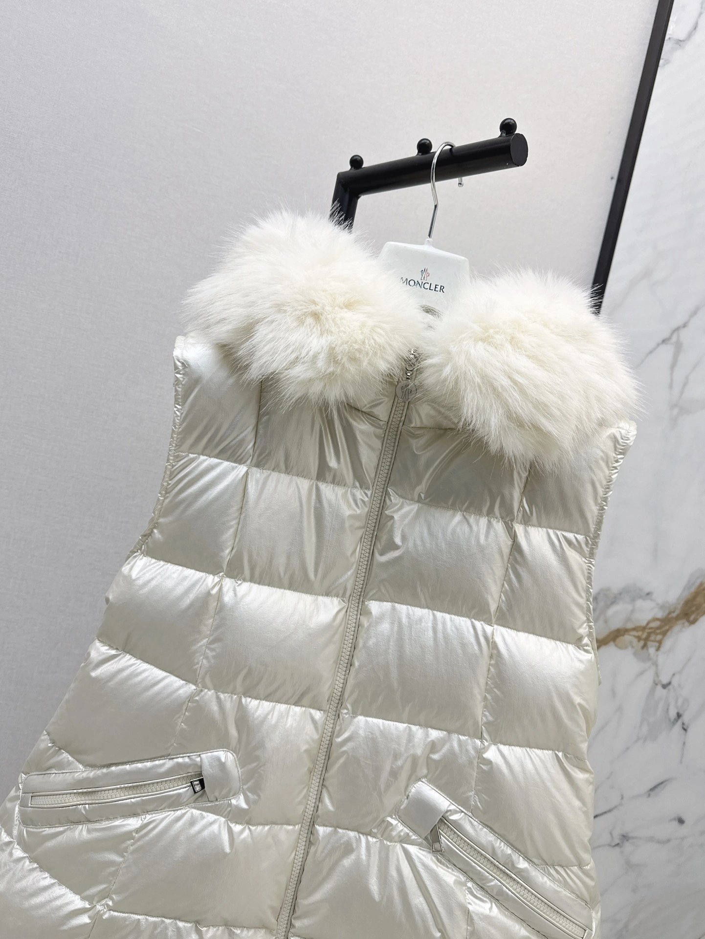 Seasonal Moncler Down Jackets 146649