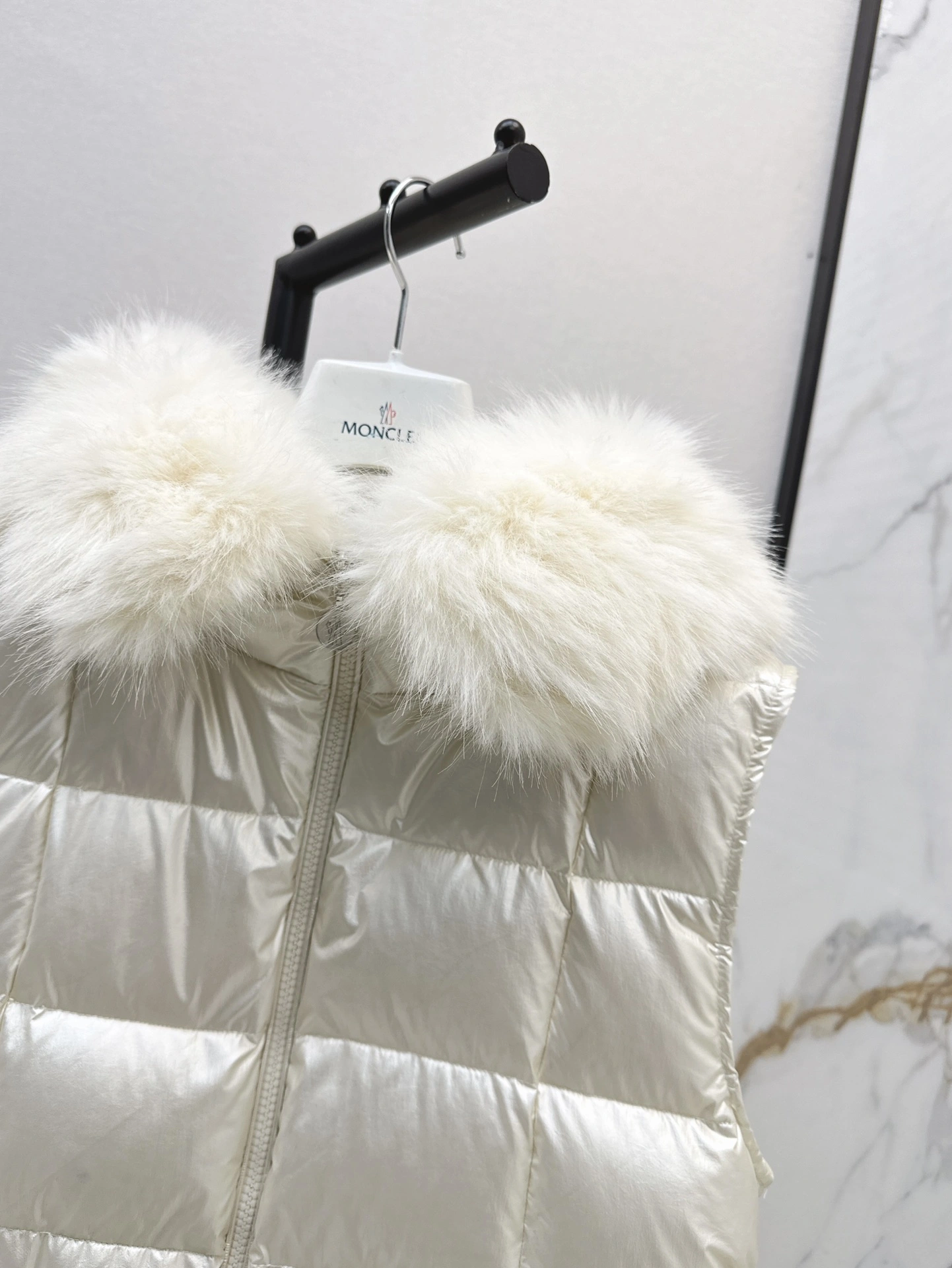 Seasonal Moncler Down Jackets 146649
