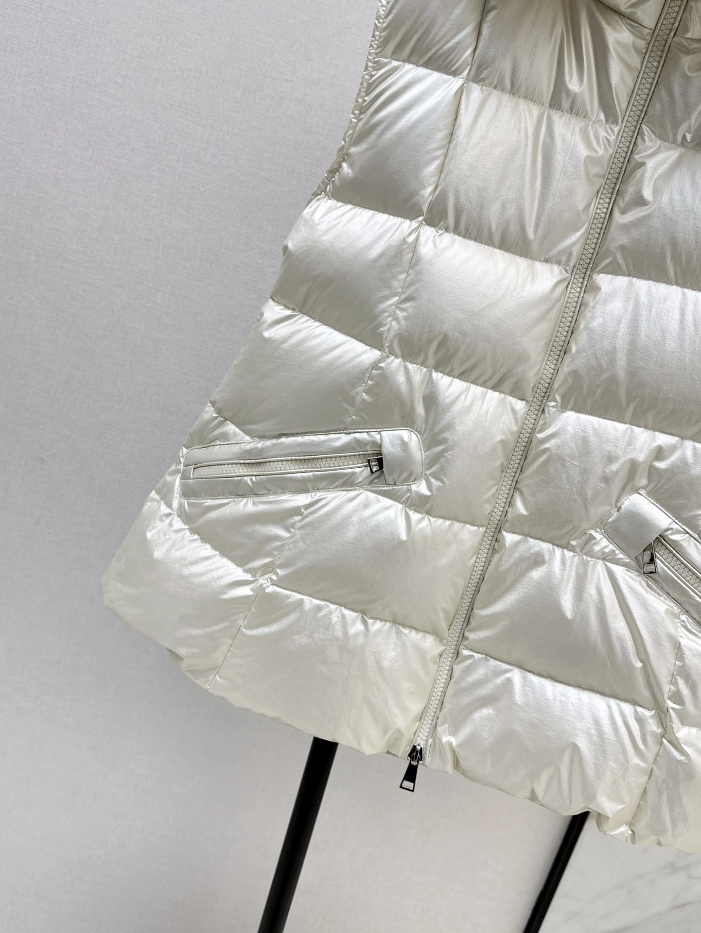Seasonal Moncler Down Jackets 146649