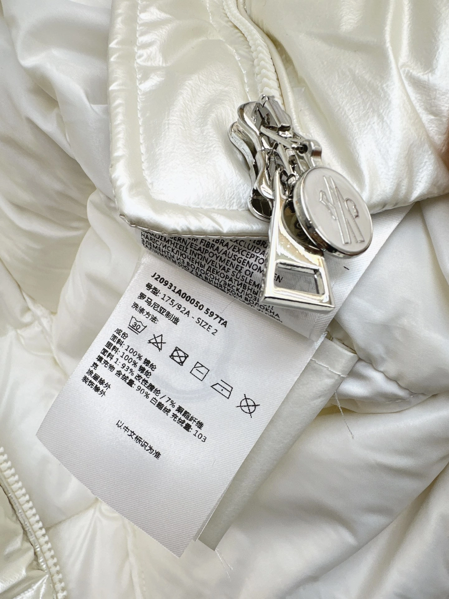 Seasonal Moncler Down Jackets 146649