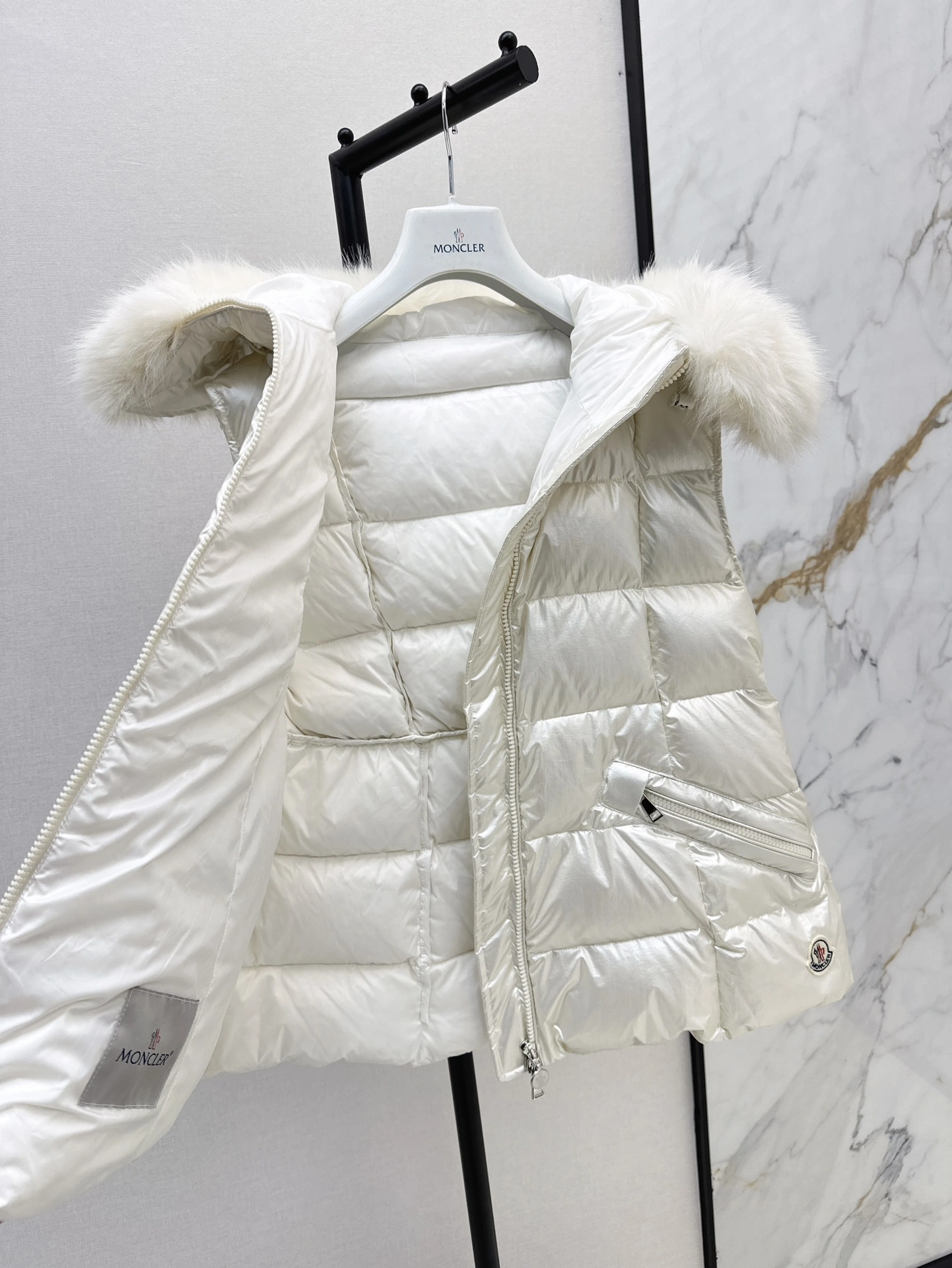 Seasonal Moncler Down Jackets 146649