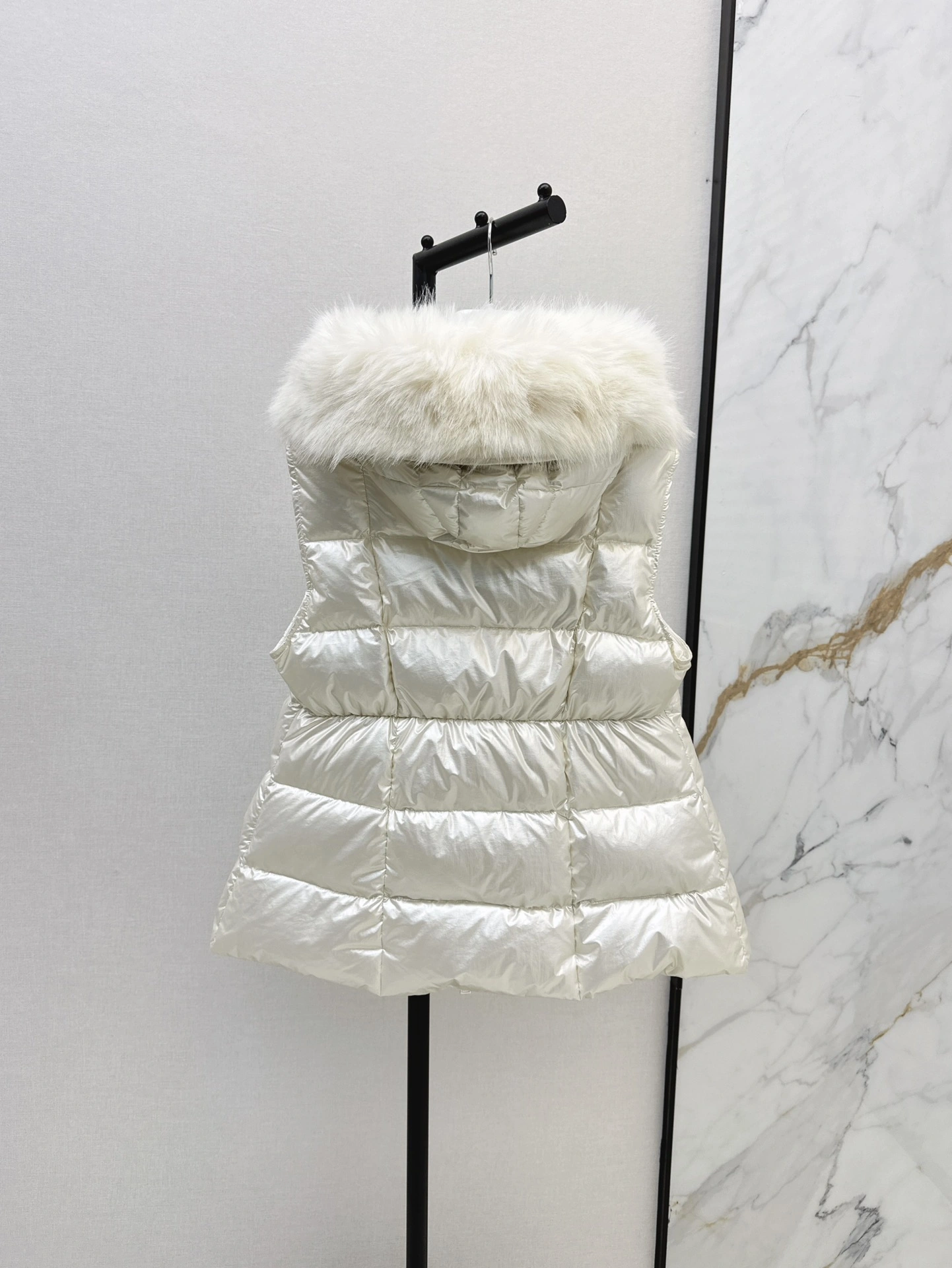 Seasonal Moncler Down Jackets 146649