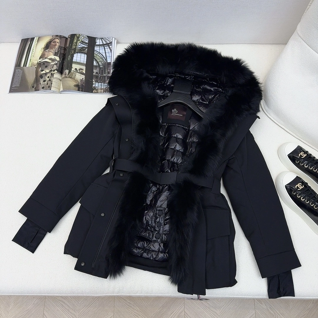 Moncler Down Jackets Versatile 146648