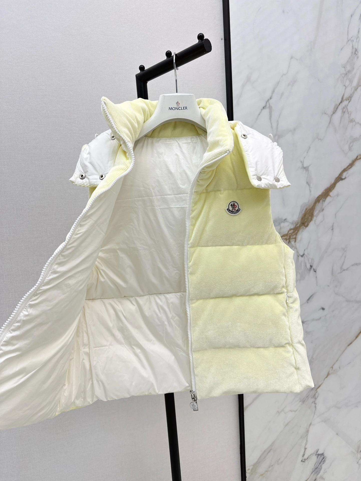 Moncler Down Jackets Premium 146620