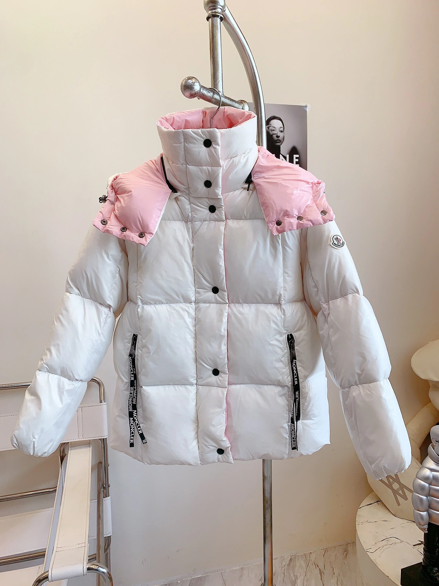 Moncler Down Jackets Resilient 146635