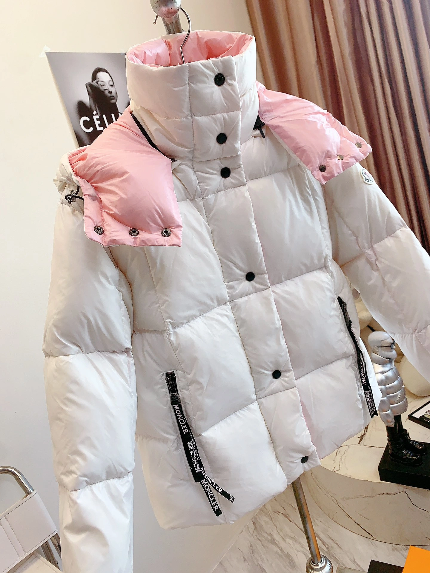 Moncler Down Jackets Resilient 146635