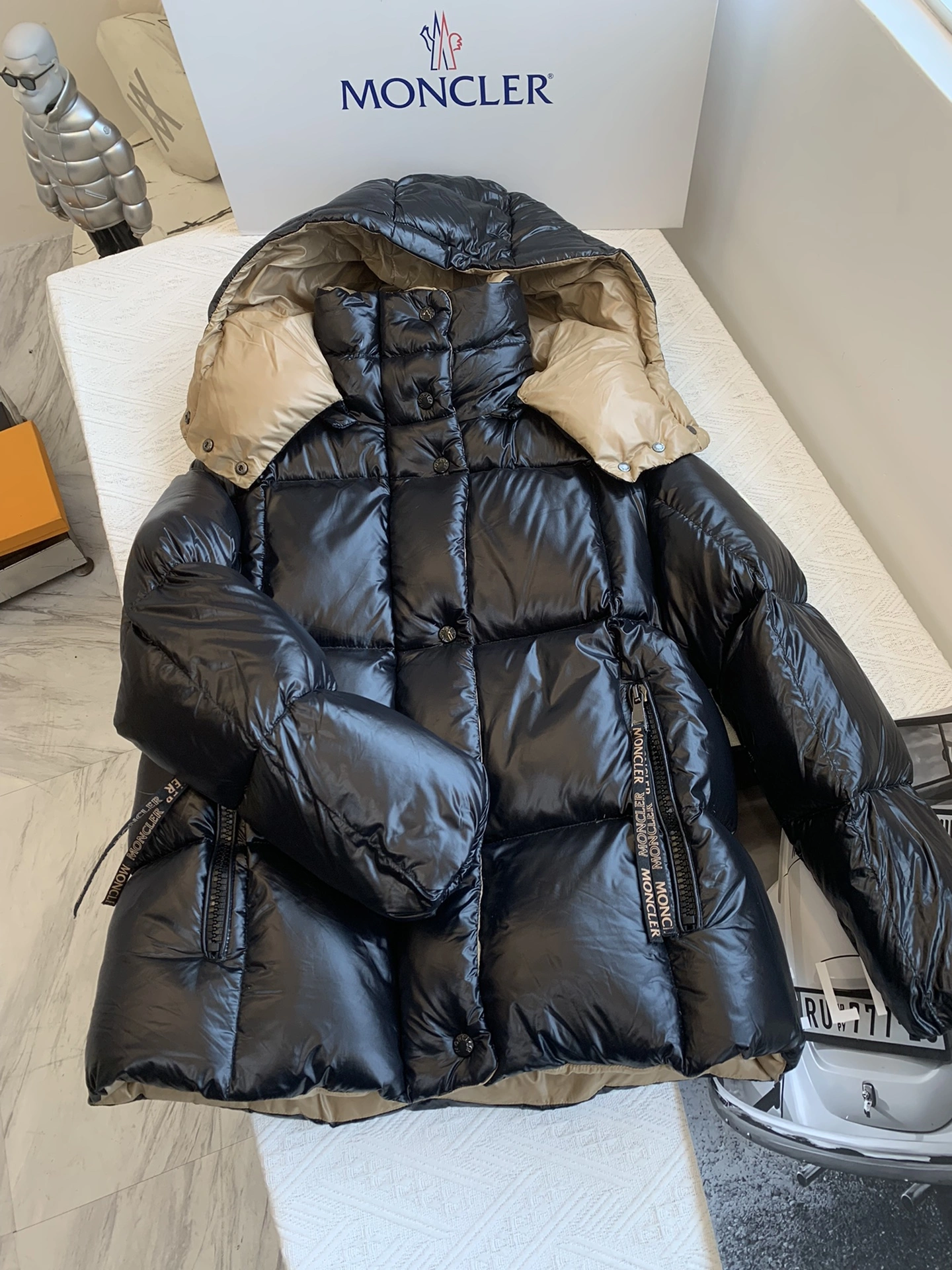Moncler Down Jackets SmoothTexture 146637