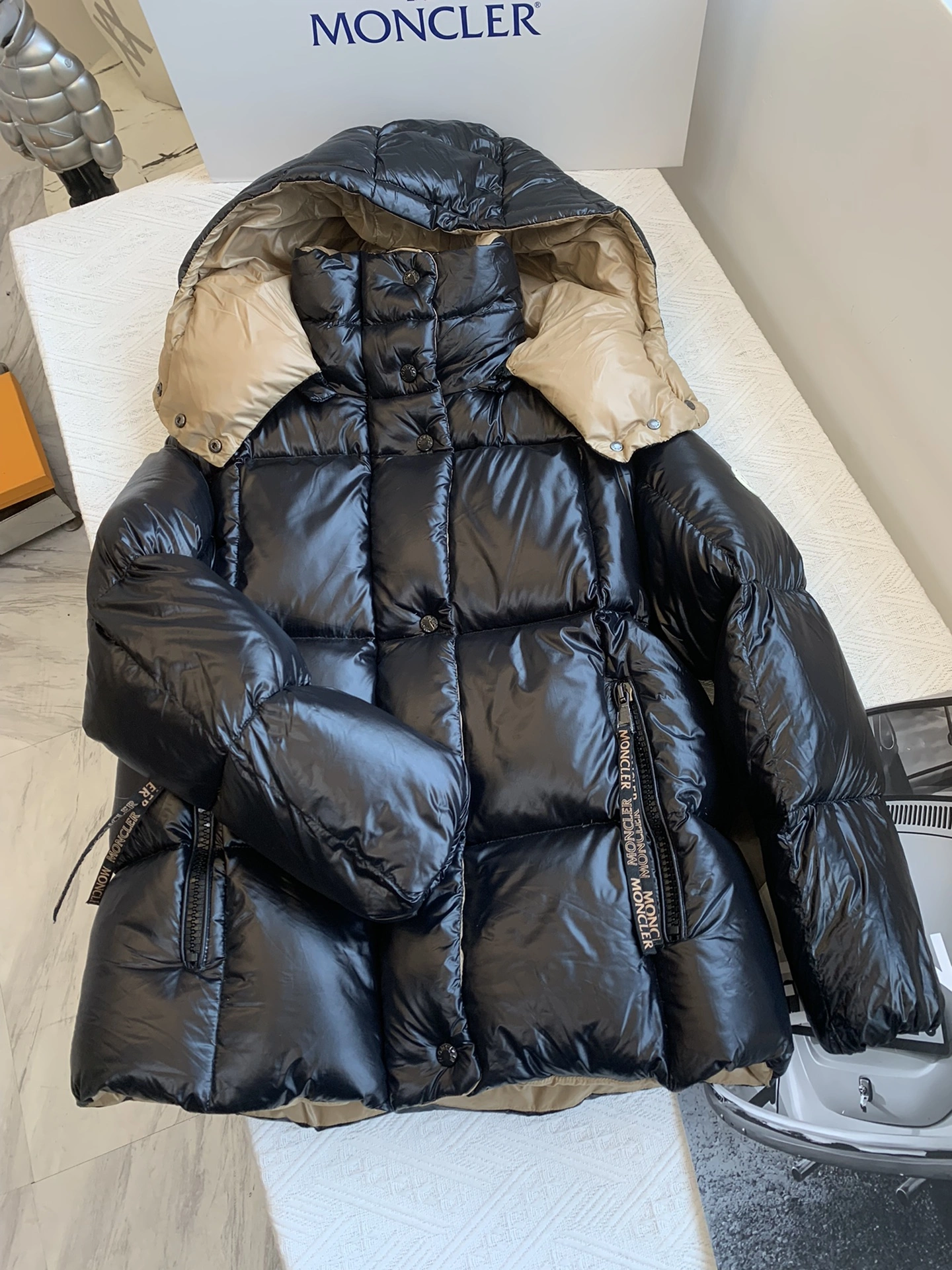 Moncler Down Jackets SmoothTexture 146637
