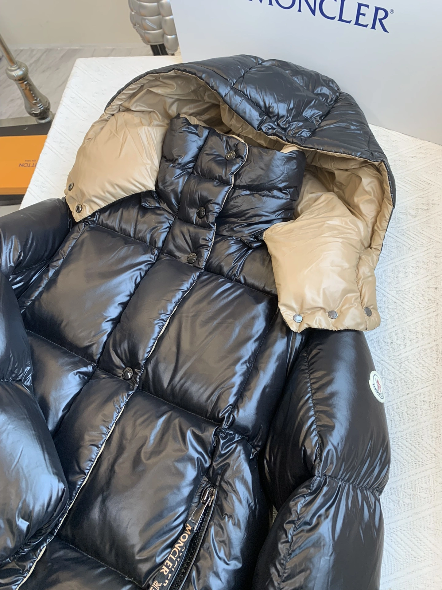Moncler Down Jackets SmoothTexture 146637