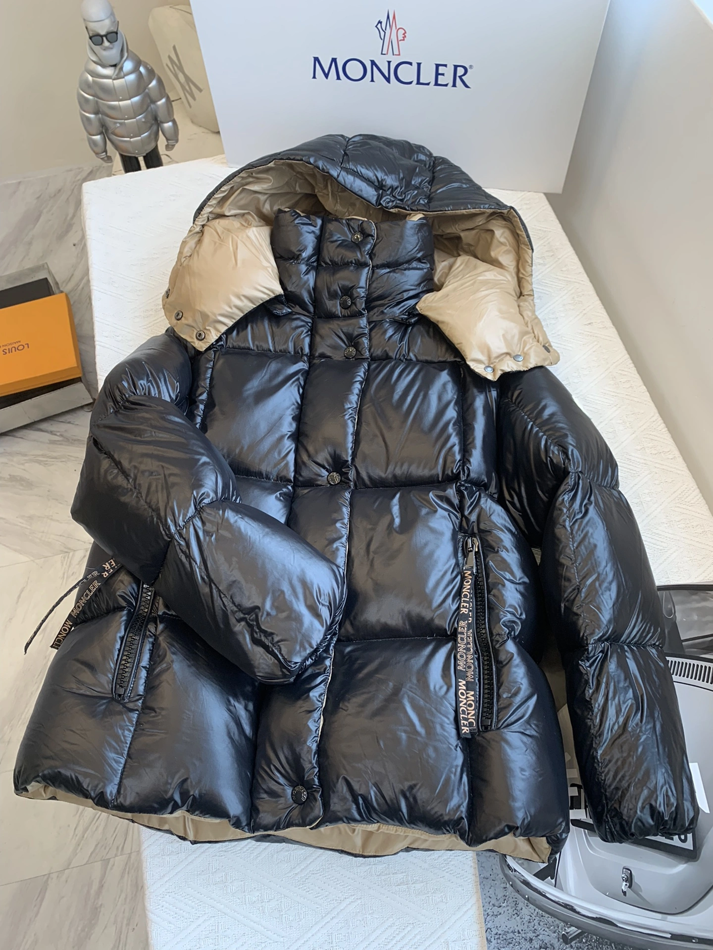 Moncler Down Jackets SmoothTexture 146637