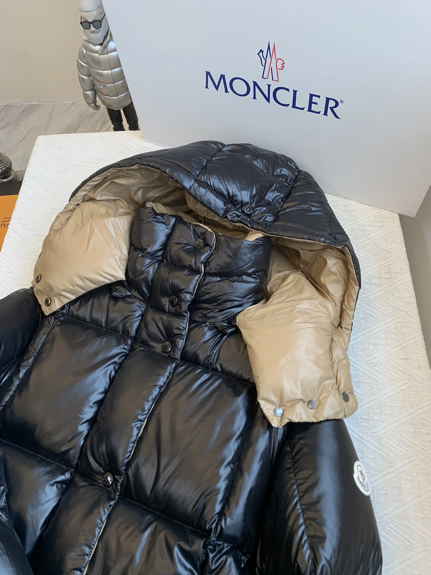Moncler Down Jackets SmoothTexture 146637