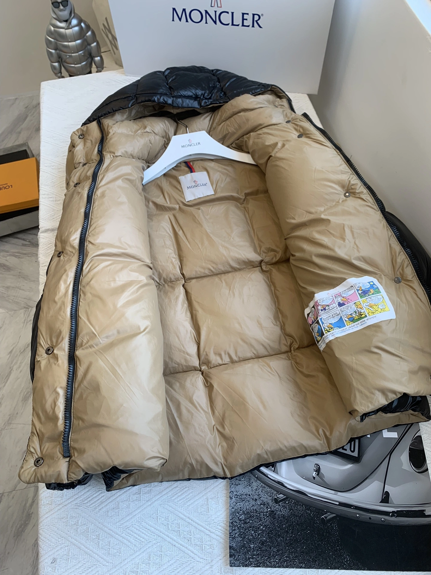 Moncler Down Jackets SmoothTexture 146637