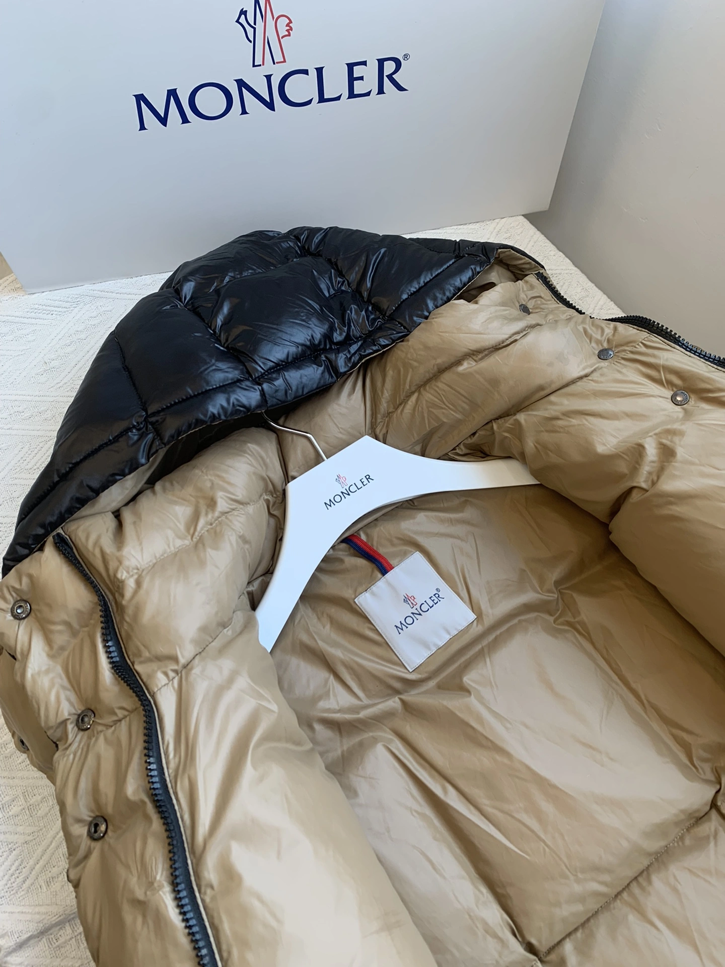 Moncler Down Jackets SmoothTexture 146637
