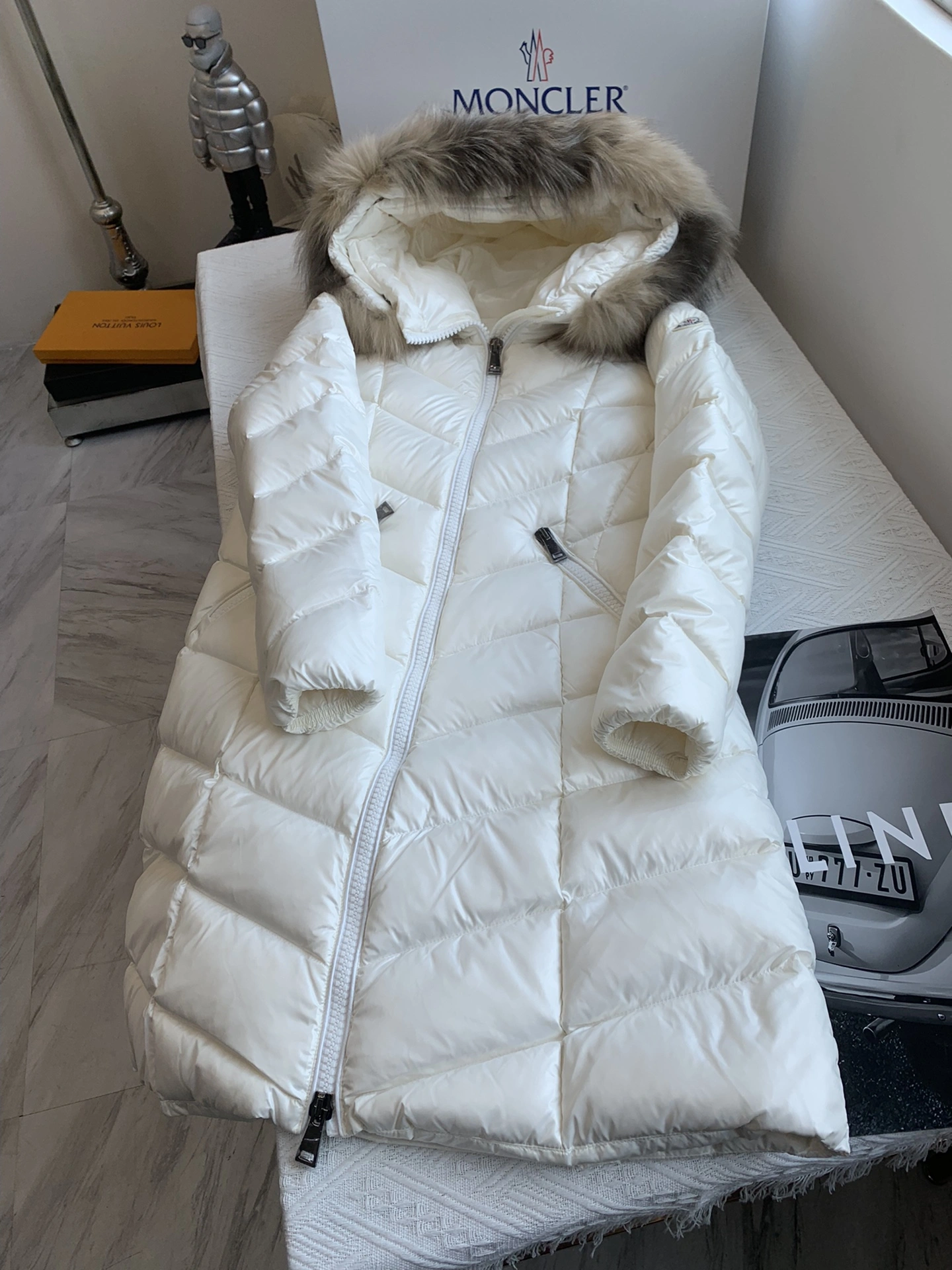 Moncler Down Jackets EasyMatch 146621