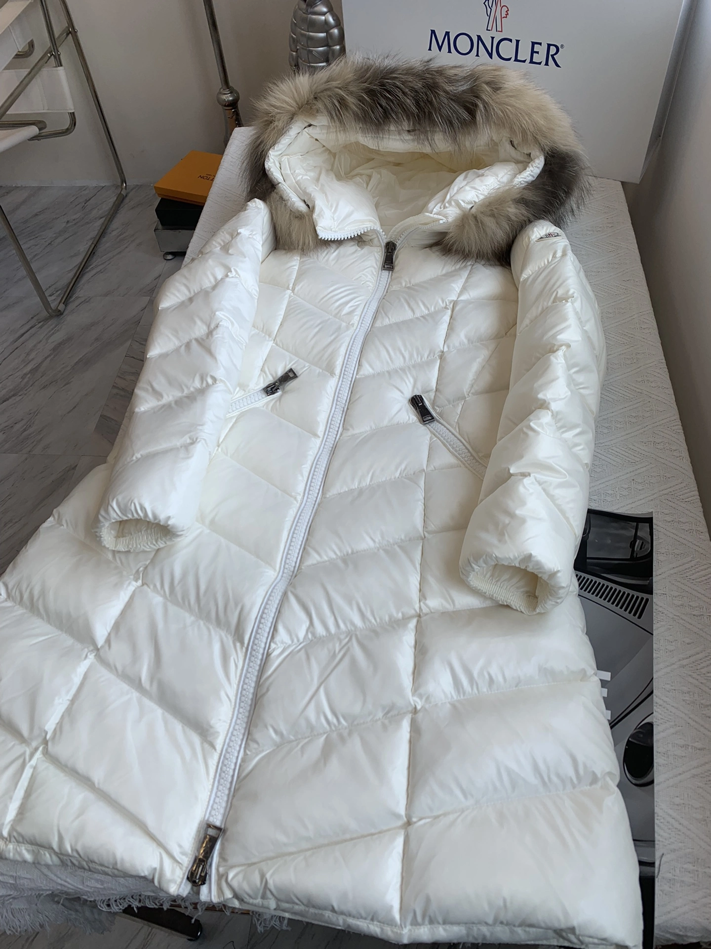Moncler Down Jackets EasyMatch 146621