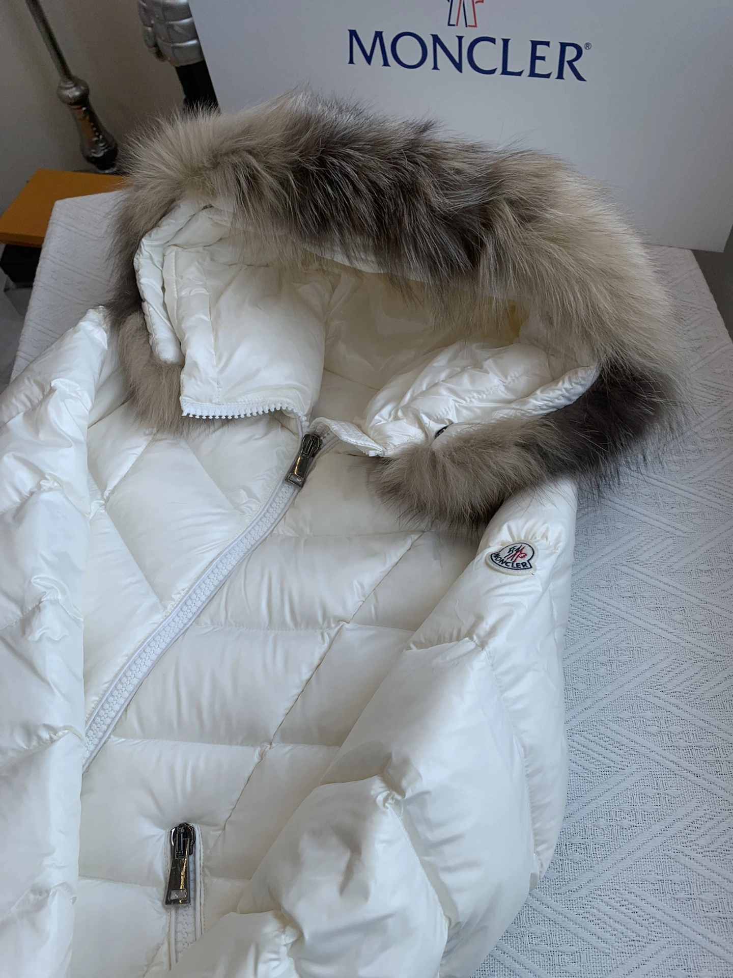 Moncler Down Jackets EasyMatch 146621