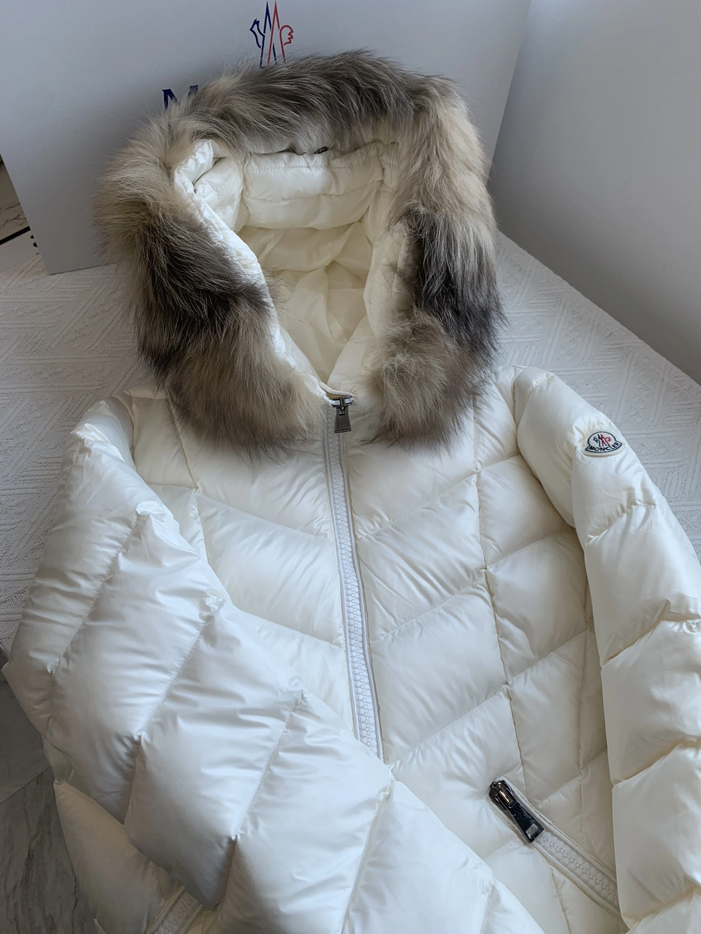 Moncler Down Jackets EasyMatch 146621