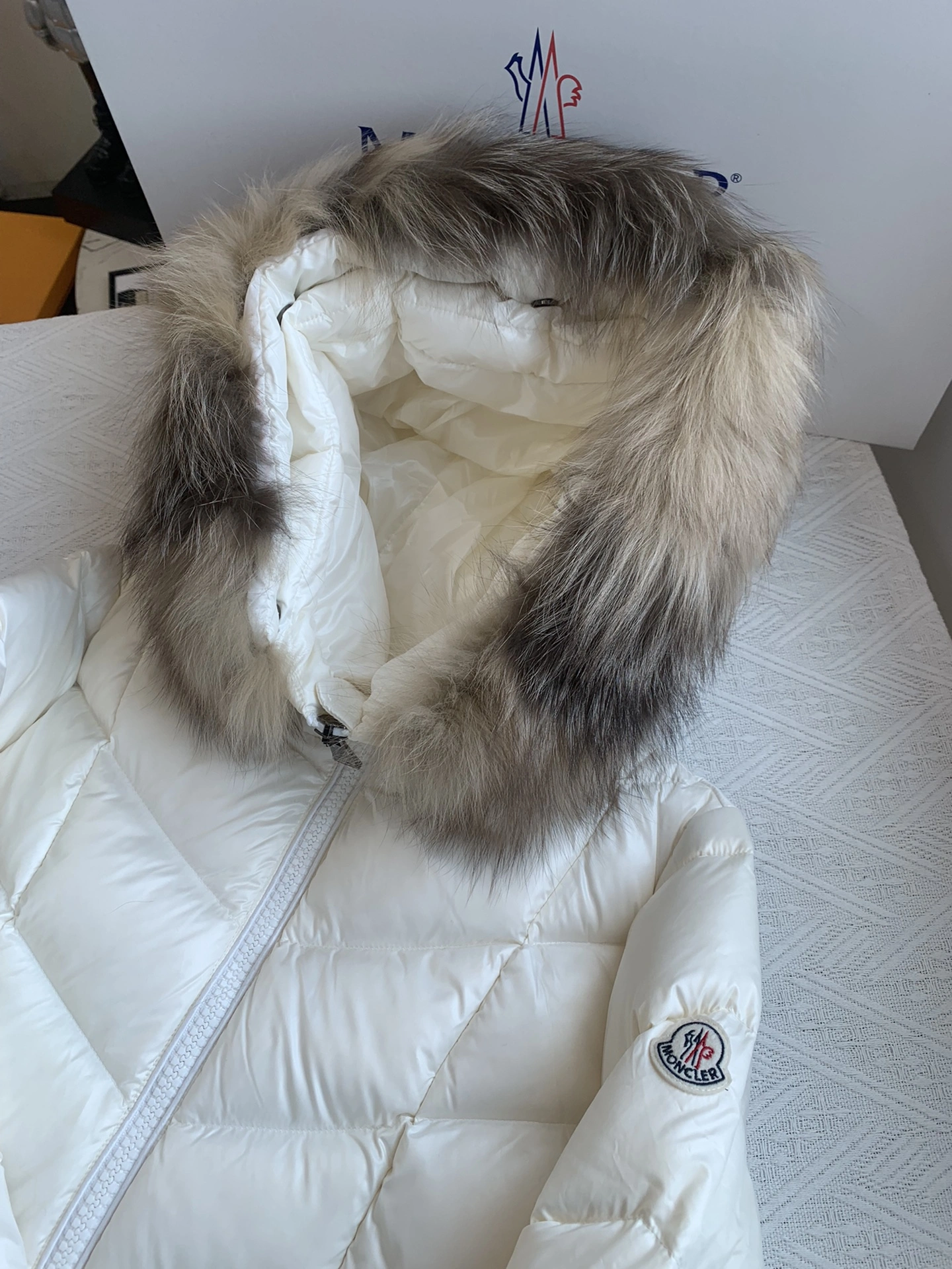 Moncler Down Jackets EasyMatch 146621