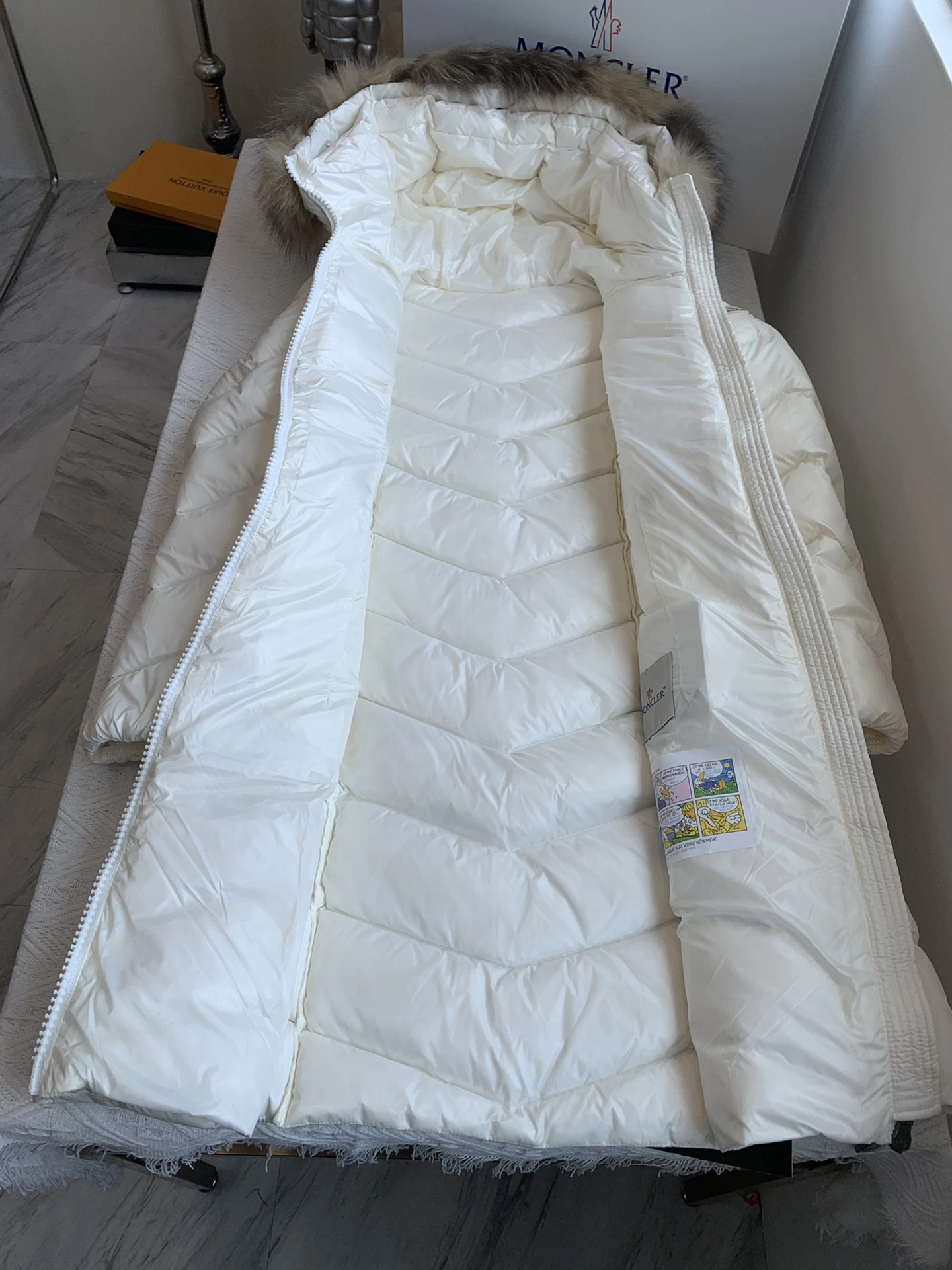 Moncler Down Jackets EasyMatch 146621