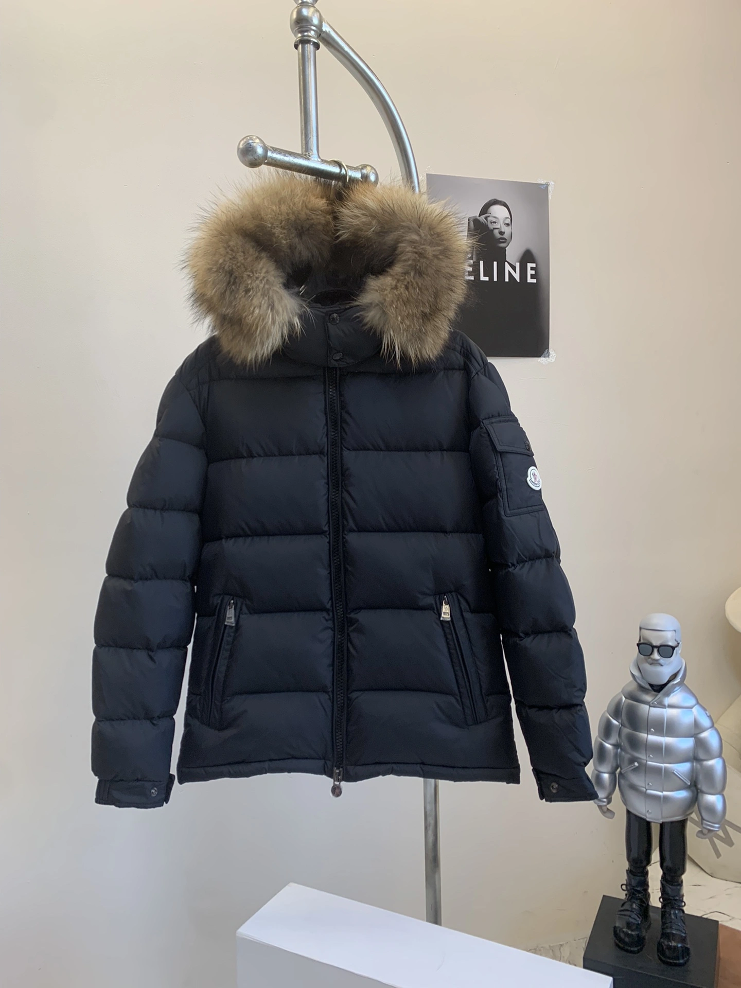 Moncler Down Jackets Sleek 146613