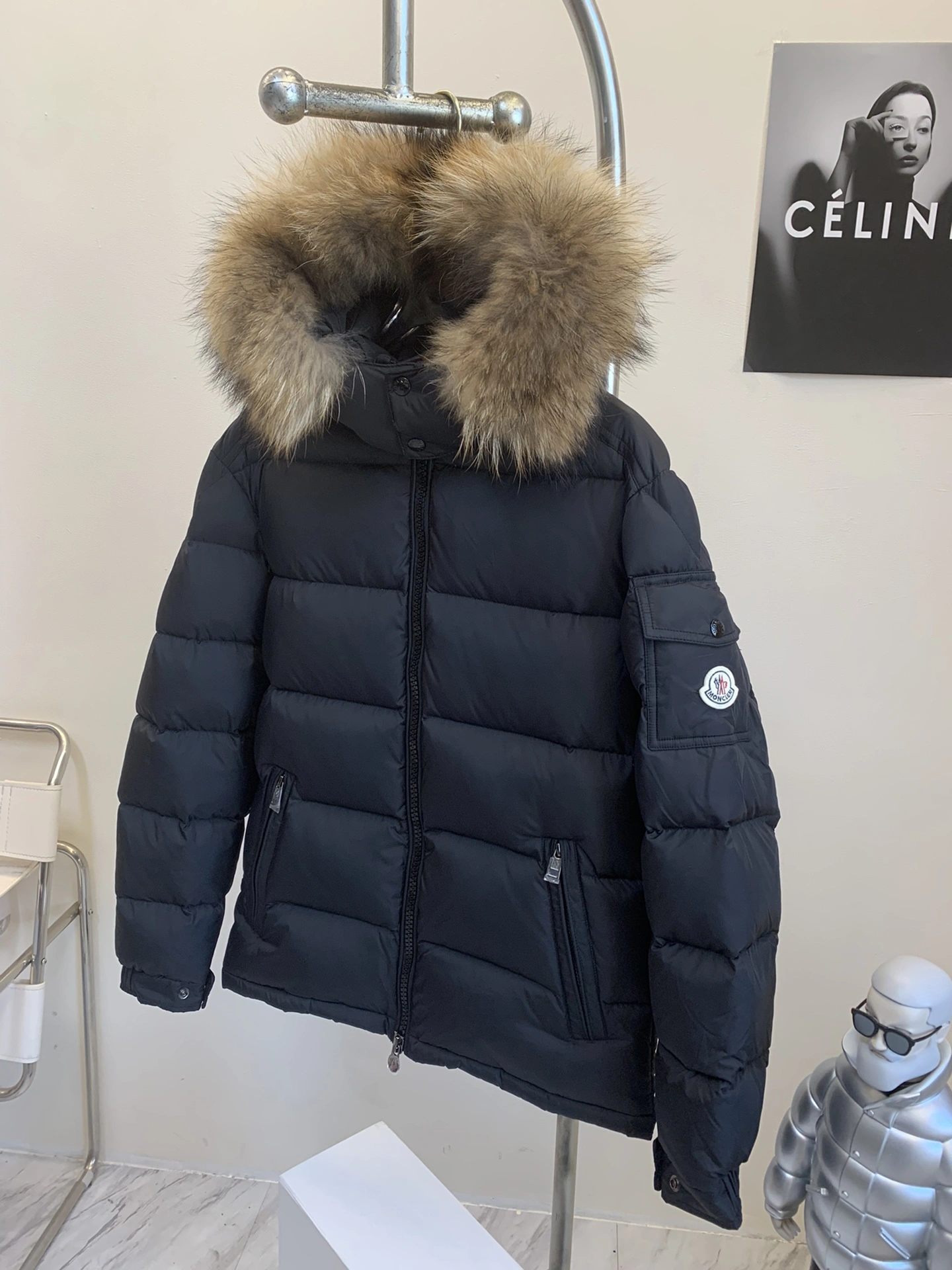 Moncler Down Jackets Sleek 146613