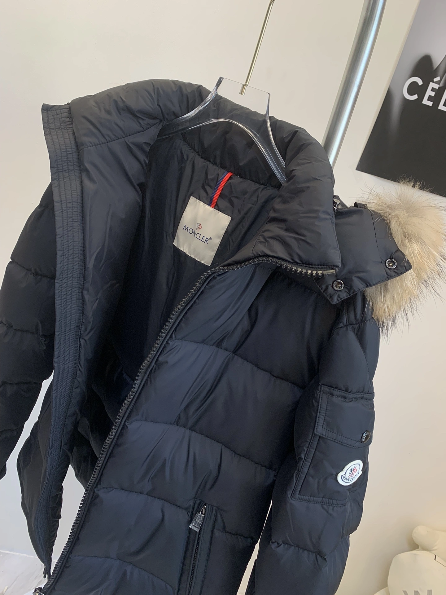 Moncler Down Jackets Sleek 146613