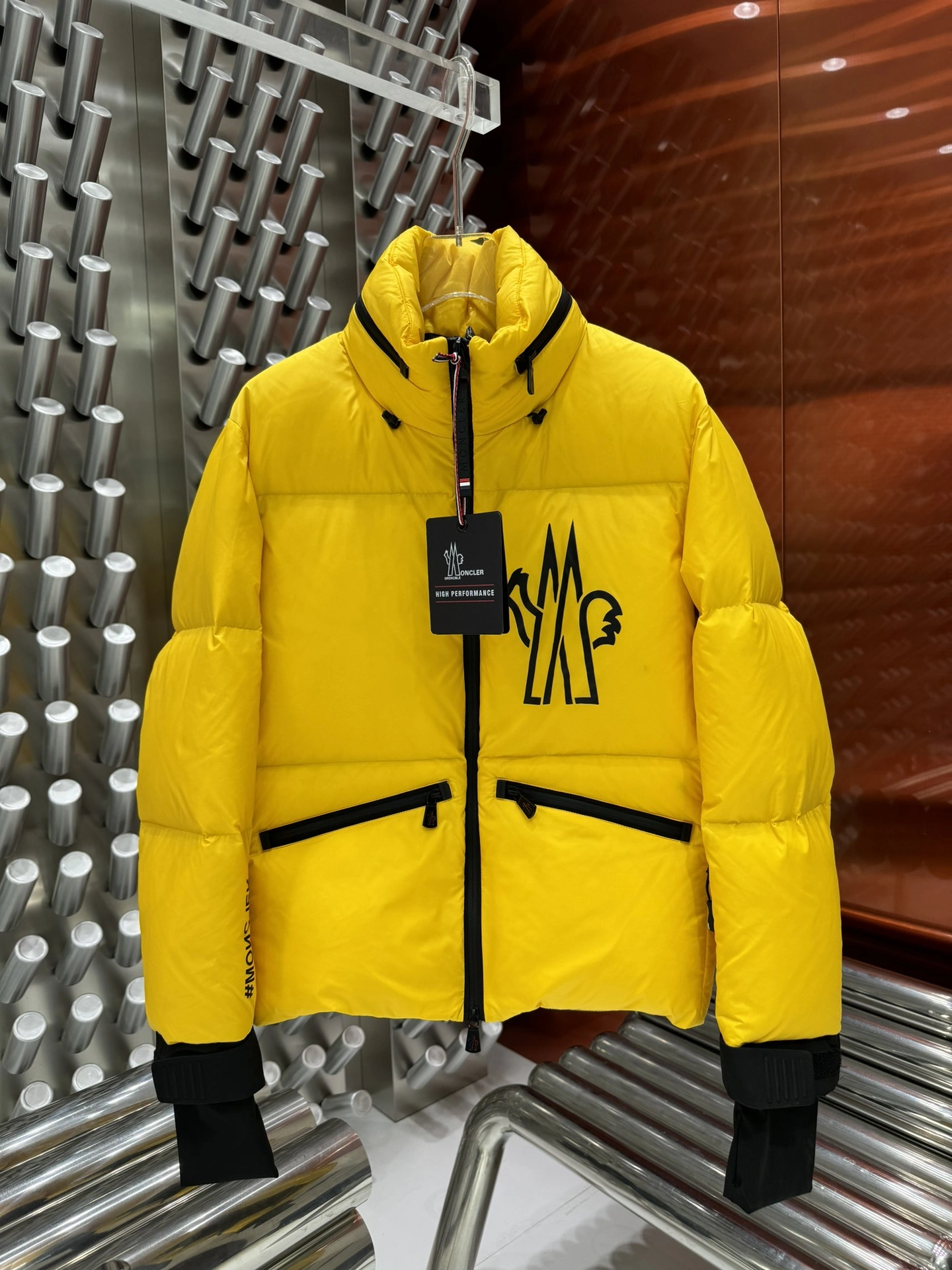Moncler Down Jackets Flexible 146614