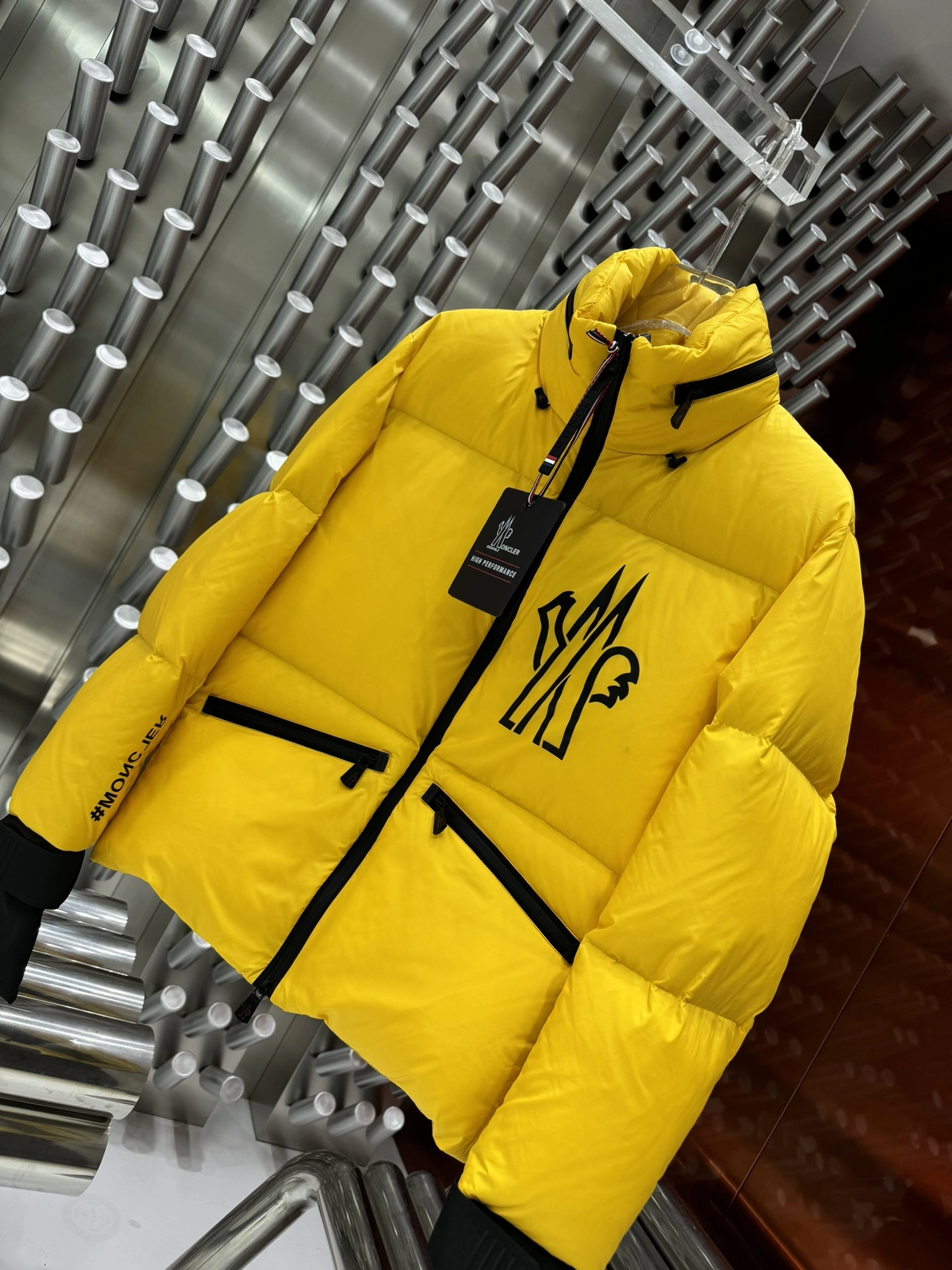 Moncler Down Jackets Flexible 146614